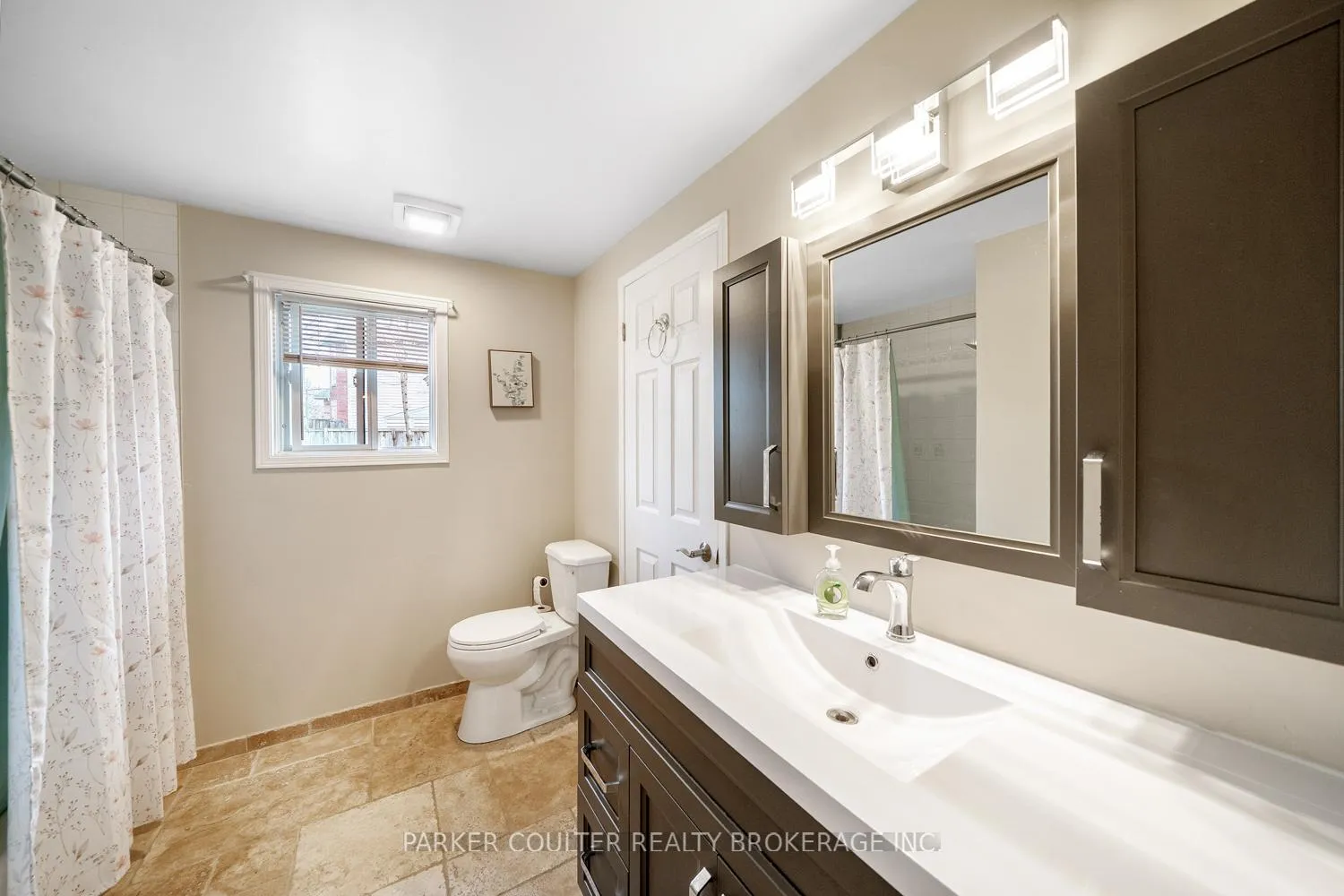 Photo 18 of 2 Waddington Crescent, Barrie, Holly — HOMEH