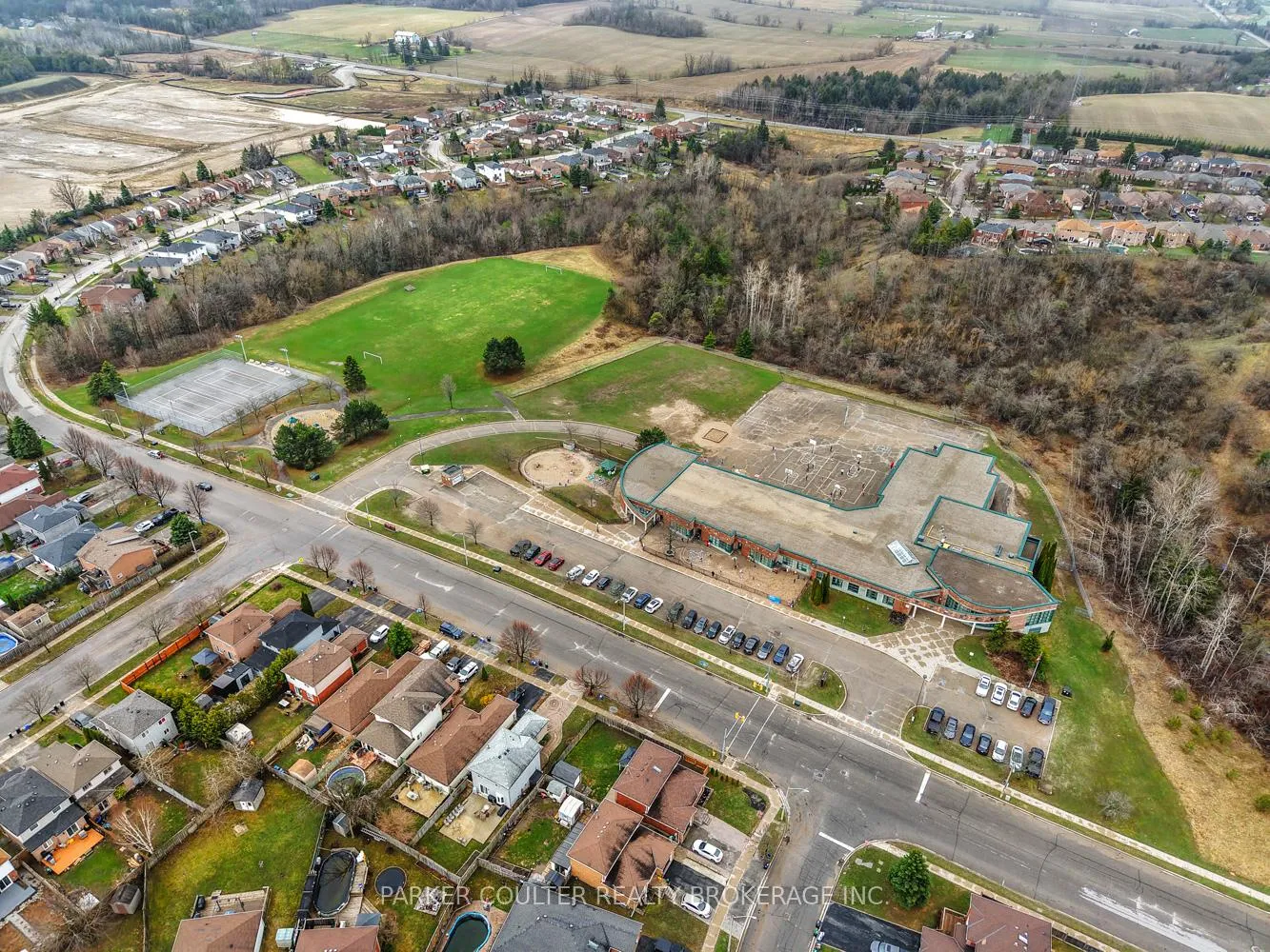 Photo 37 of 2 Waddington Crescent, Barrie, Holly — HOMEH