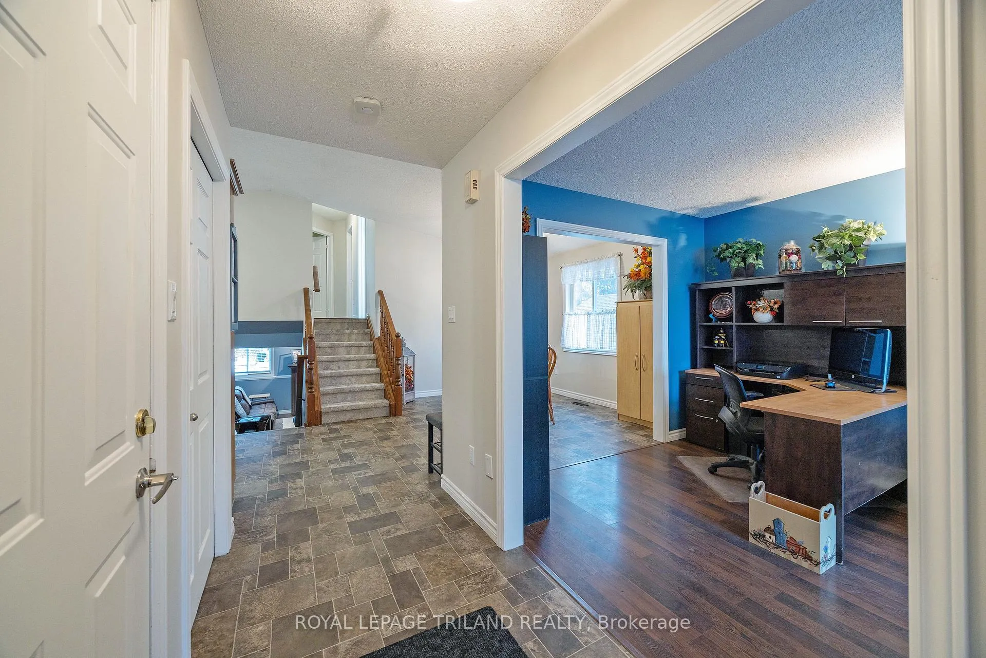 Photo 3 of 94 Queen Street, Thames Centre, Dorchester — HOMEH