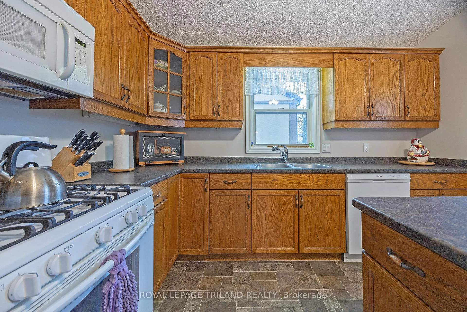 Photo 11 of 94 Queen Street, Thames Centre, Dorchester — HOMEH