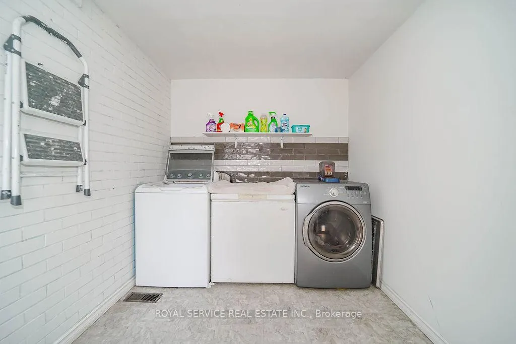 Photo 23 of 19 Ritson Road S, Oshawa, Central — HOMEH