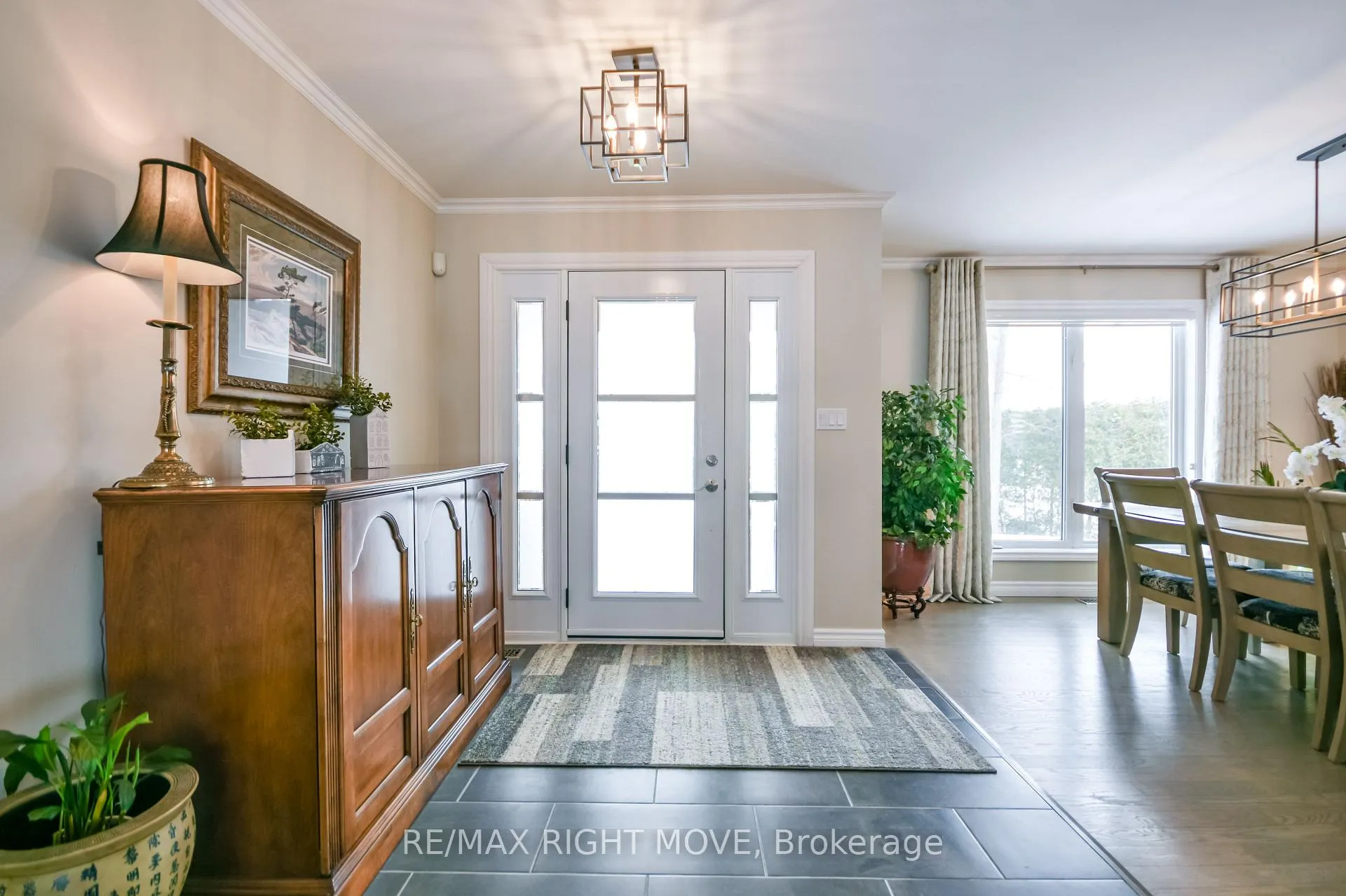Photo 2 of 661 Glen Crescent, Orillia — HOMEH