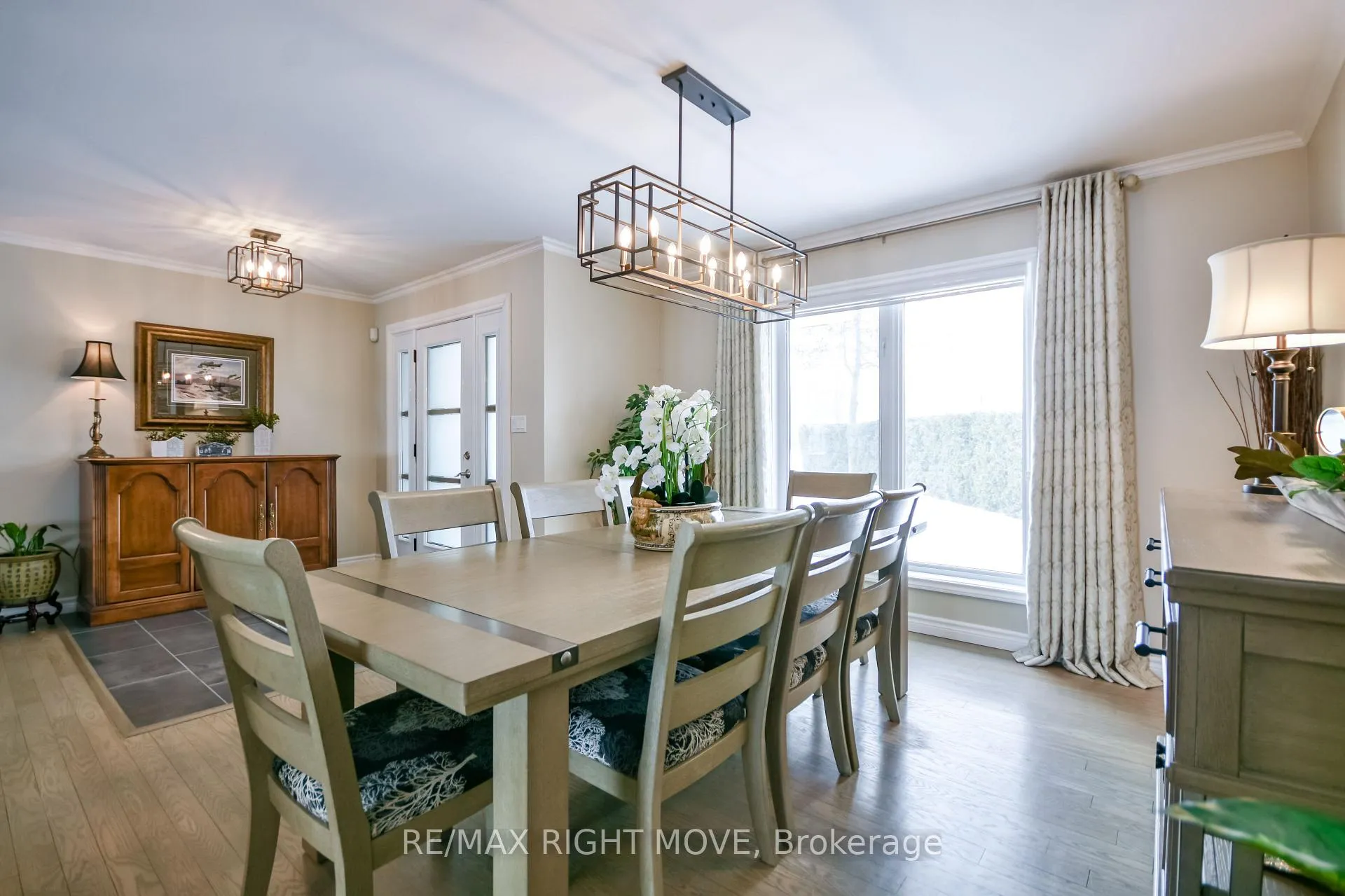 Photo 3 of 661 Glen Crescent, Orillia — HOMEH