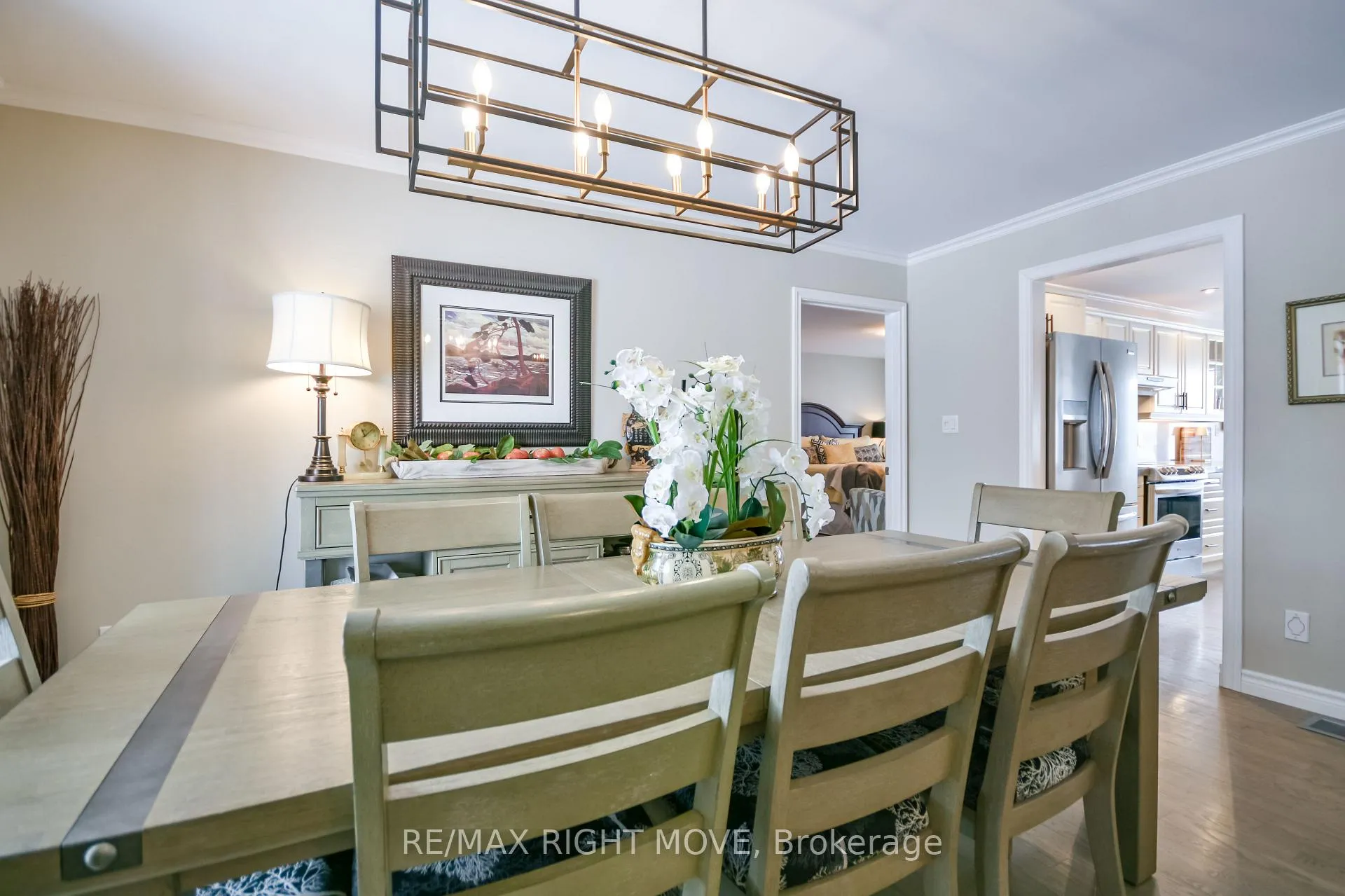 Photo 4 of 661 Glen Crescent, Orillia — HOMEH