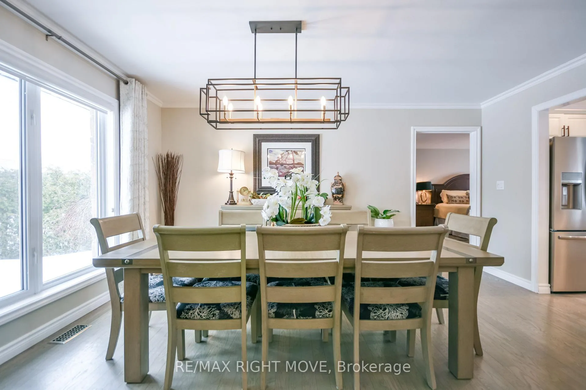 Photo 5 of 661 Glen Crescent, Orillia — HOMEH
