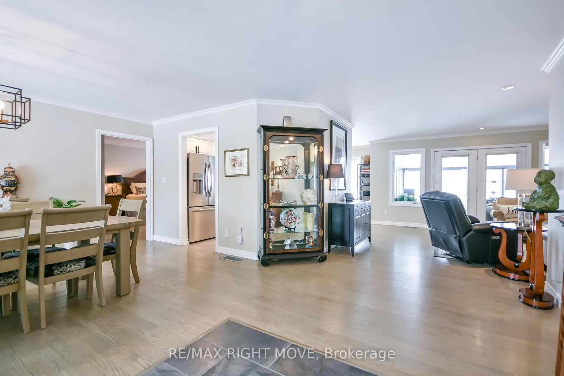 Photo 6 of 661 Glen Crescent, Orillia — HOMEH