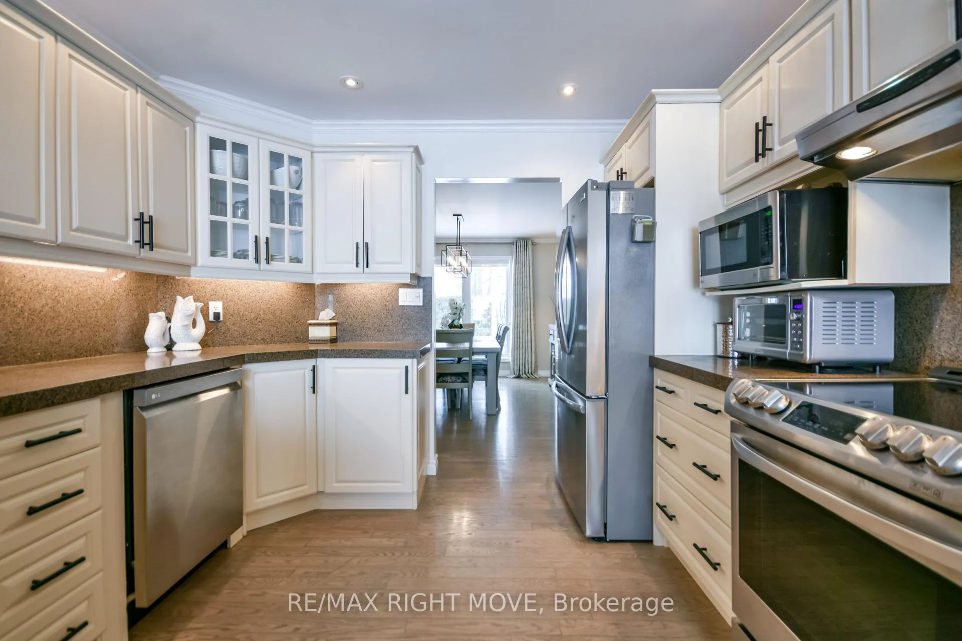 Photo 11 of 661 Glen Crescent, Orillia — HOMEH