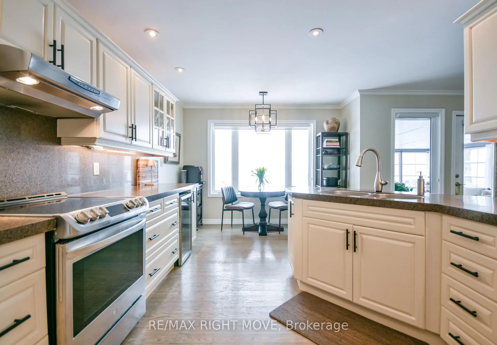 Photo 12 of 661 Glen Crescent, Orillia — HOMEH
