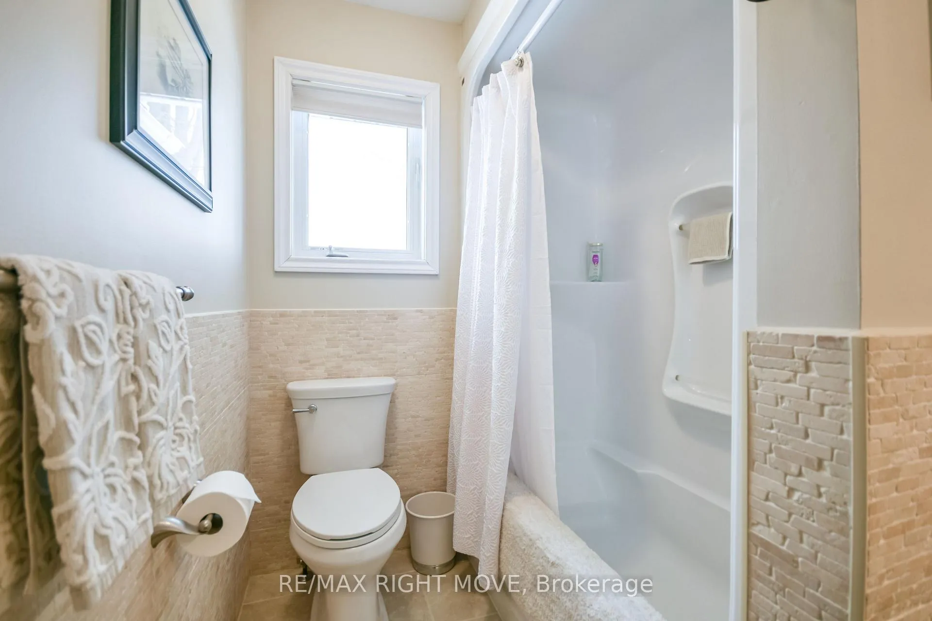 Photo 25 of 661 Glen Crescent, Orillia — HOMEH