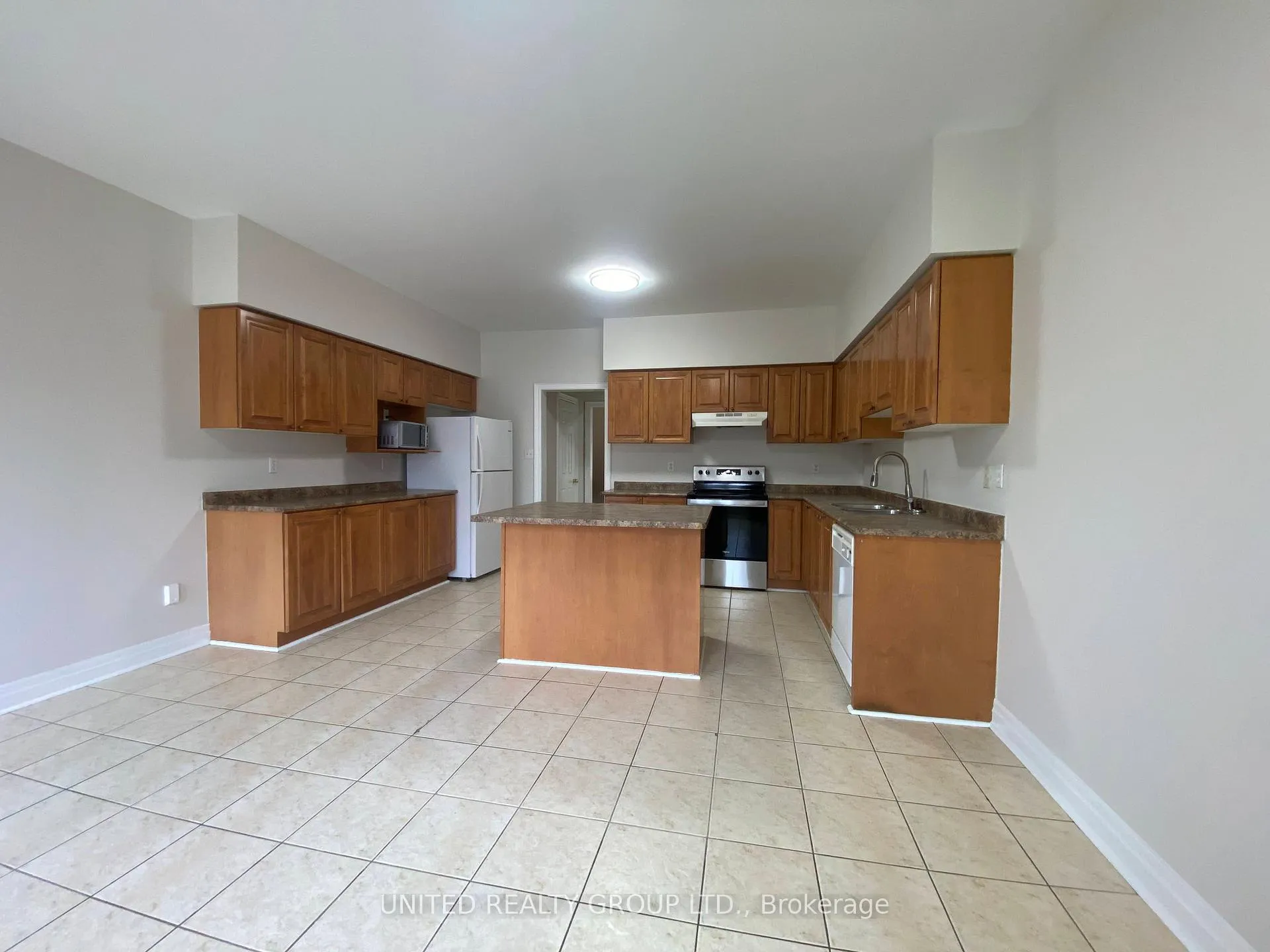 Photo 4 of 34 Algarve Crescent, Toronto, Weston-Pellam Park — HOMEH