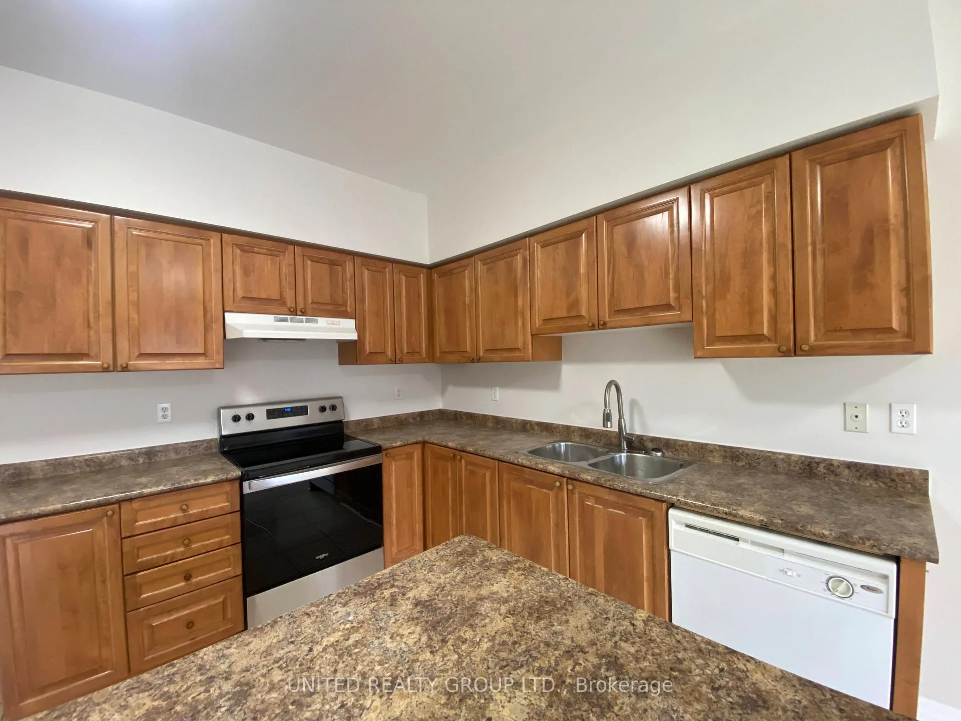 Photo 6 of 34 Algarve Crescent, Toronto, Weston-Pellam Park — HOMEH