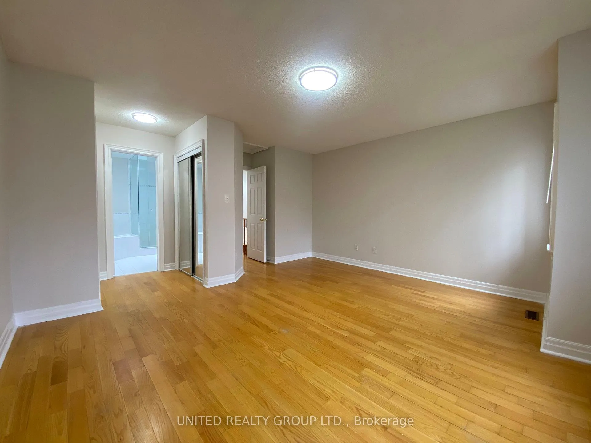 Photo 10 of 34 Algarve Crescent, Toronto, Weston-Pellam Park — HOMEH