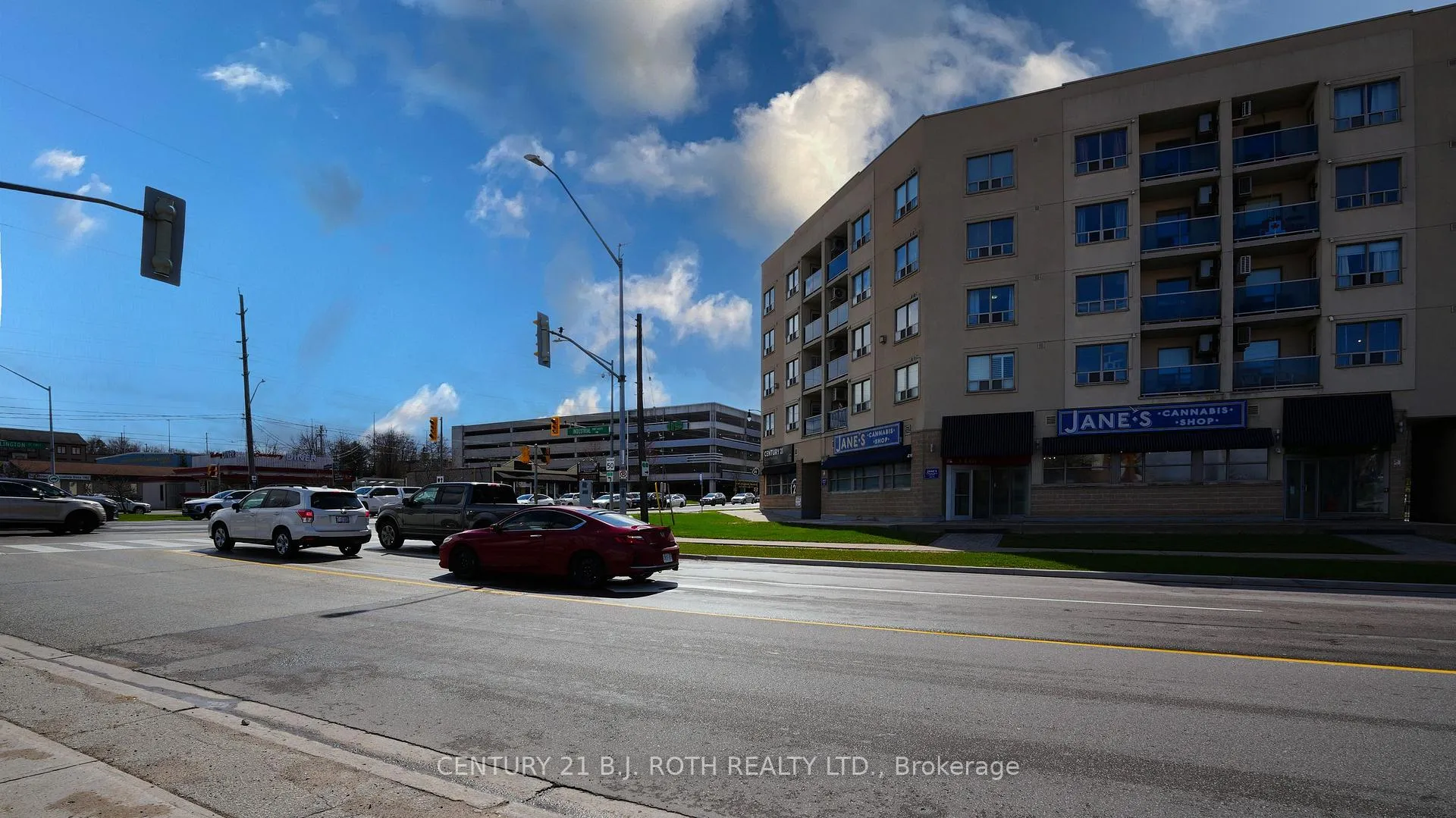 Photo 2 of Unit 411, 160 Wellington Street E, Aurora, Bayview Wellington — HOMEH