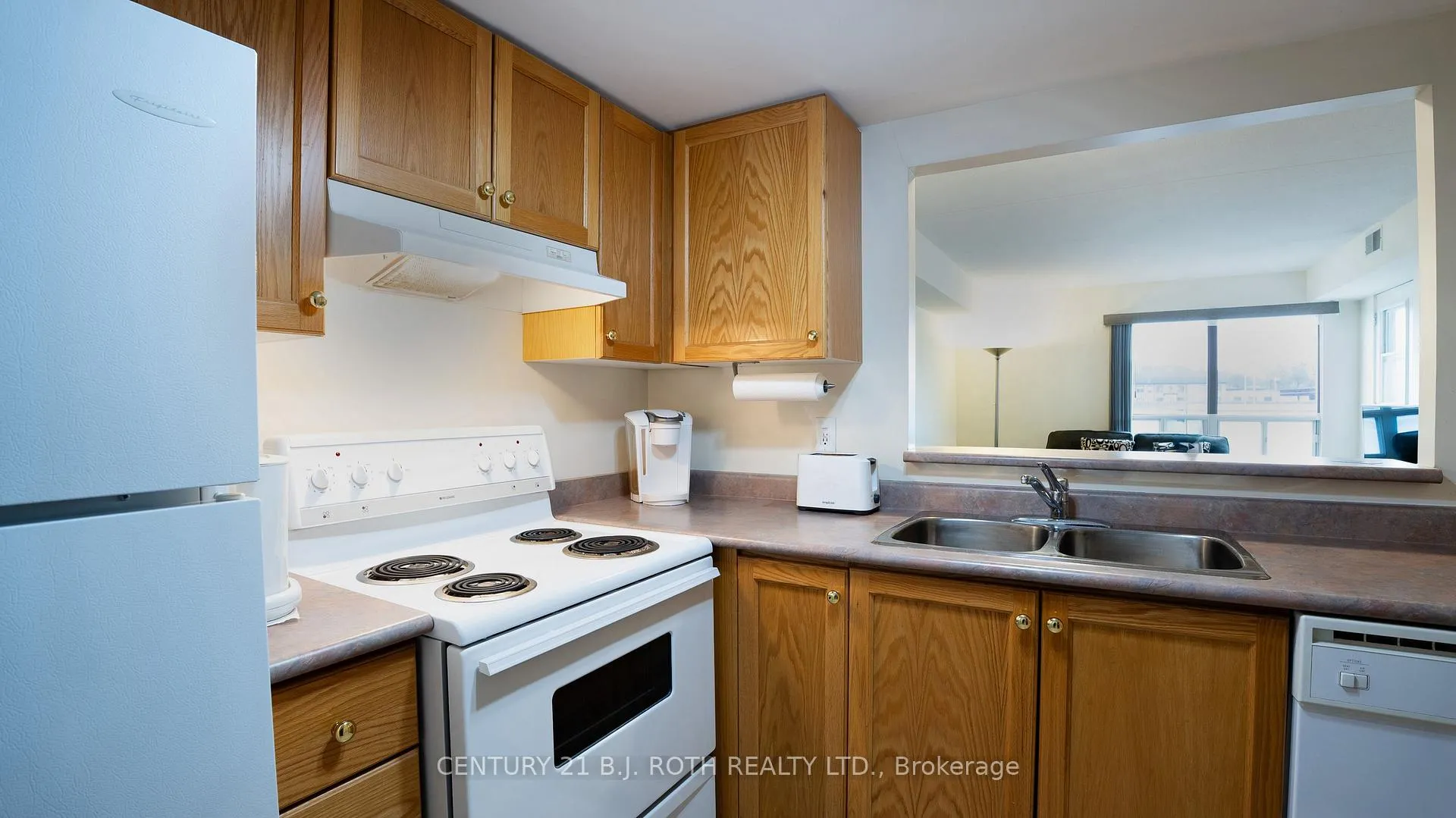 Photo 5 of Unit 411, 160 Wellington Street E, Aurora, Bayview Wellington — HOMEH