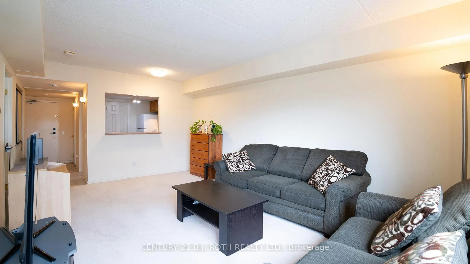 Photo 6 of Unit 411, 160 Wellington Street E, Aurora, Bayview Wellington — HOMEH