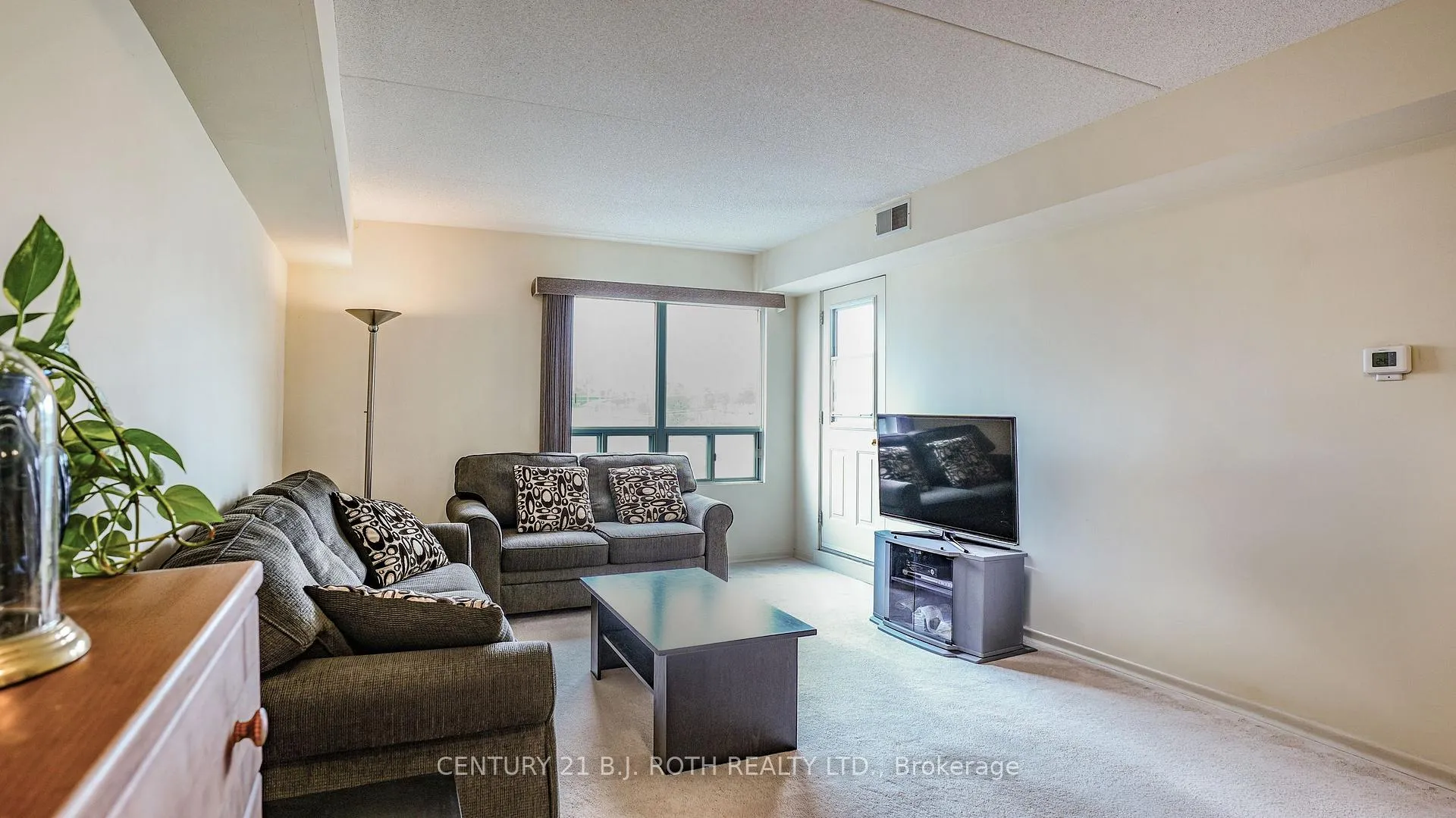 Photo 8 of Unit 411, 160 Wellington Street E, Aurora, Bayview Wellington — HOMEH