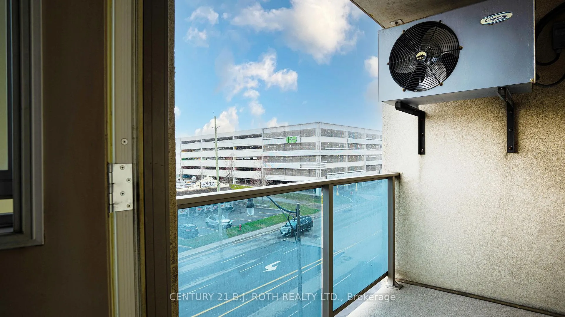 Photo 13 of Unit 411, 160 Wellington Street E, Aurora, Bayview Wellington — HOMEH