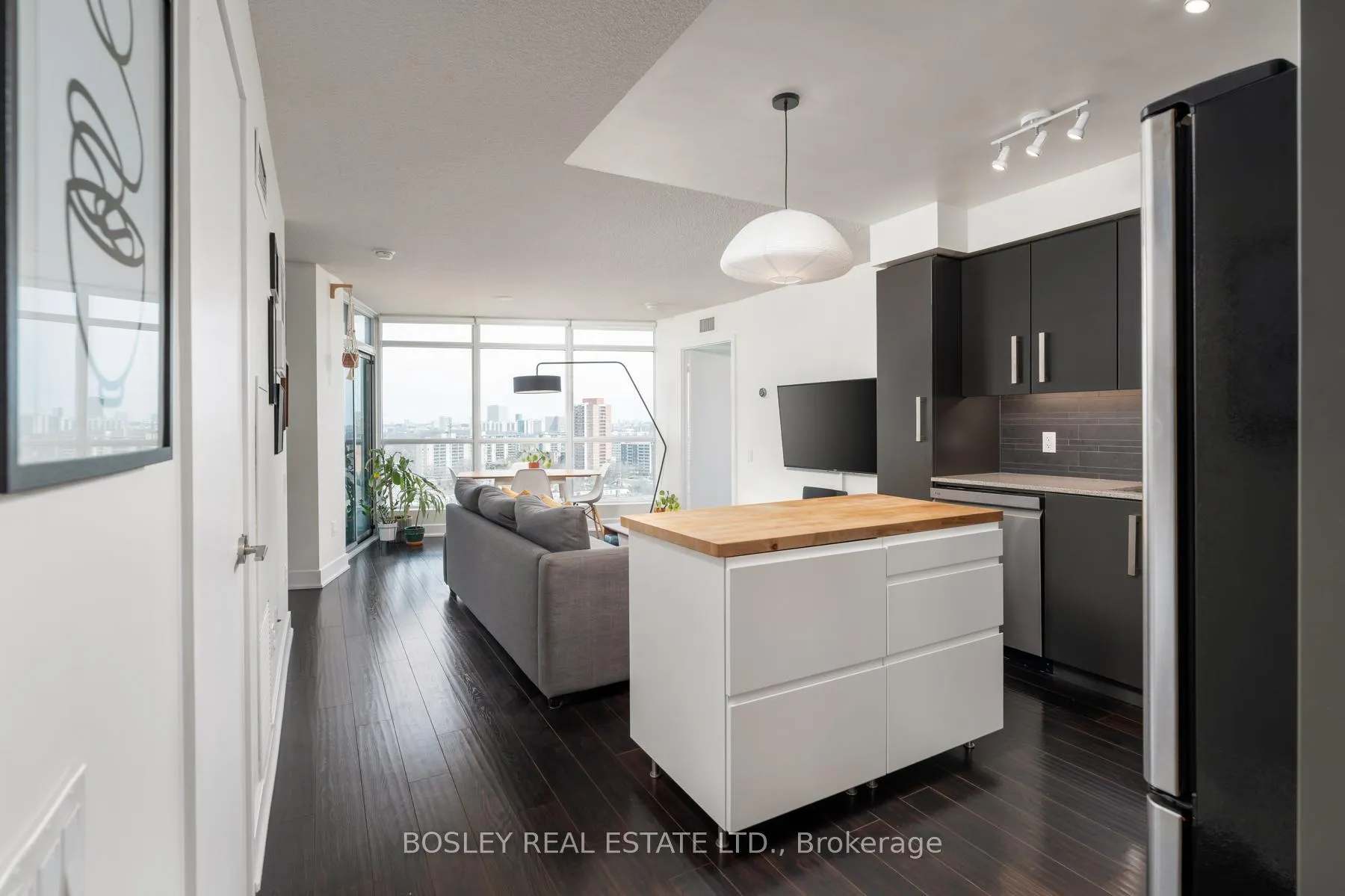 Photo 4 of Unit 1807, 1048 Broadview Avenue, Toronto, Broadview North — HOMEH