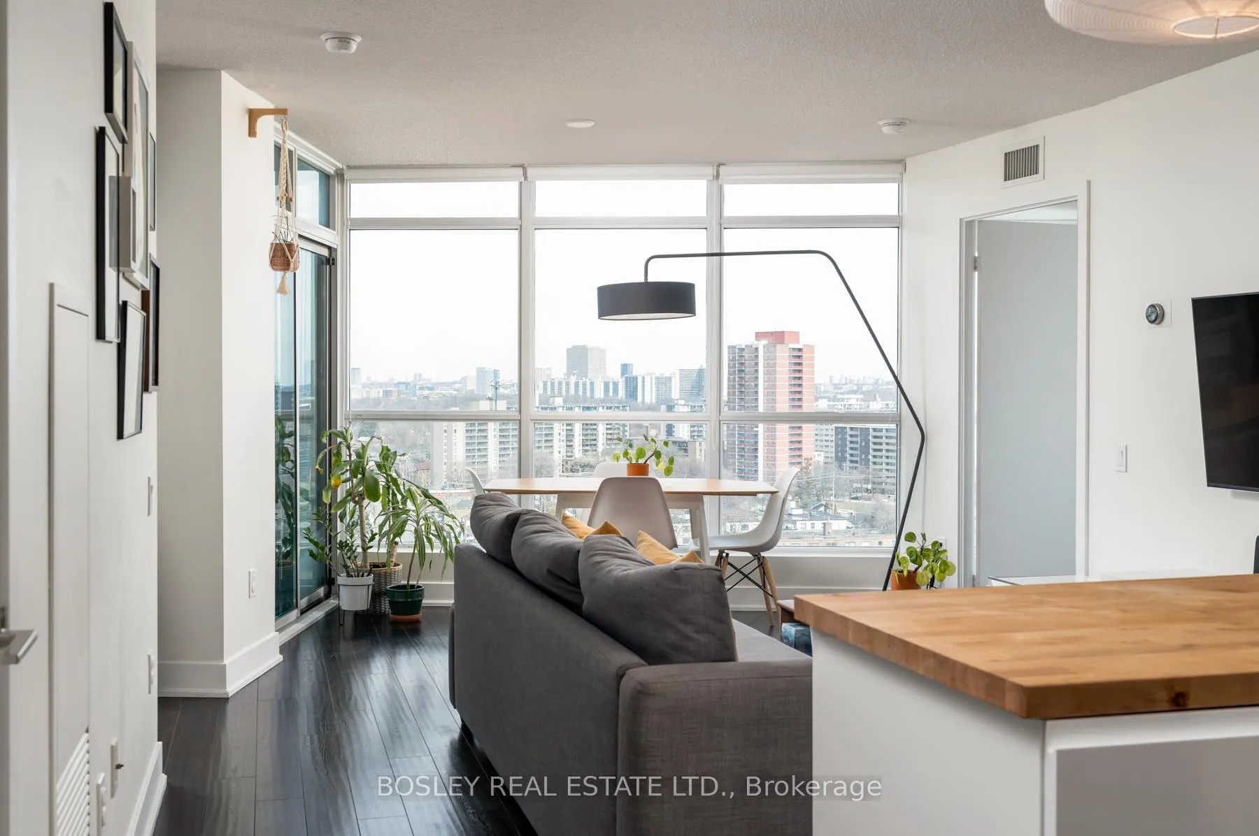 Photo 5 of Unit 1807, 1048 Broadview Avenue, Toronto, Broadview North — HOMEH