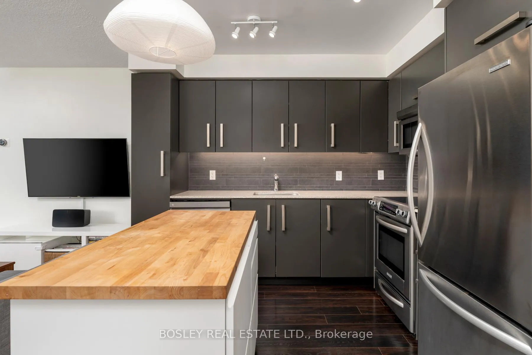 Photo 6 of Unit 1807, 1048 Broadview Avenue, Toronto, Broadview North — HOMEH