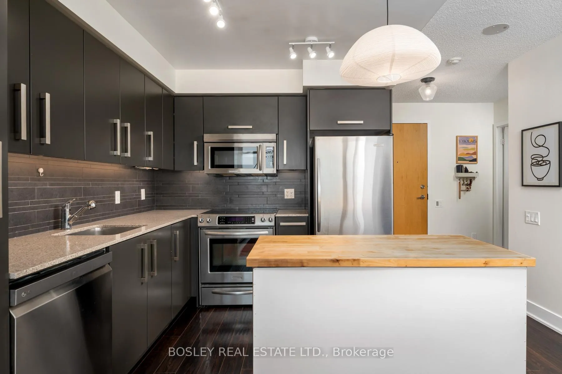 Photo 7 of Unit 1807, 1048 Broadview Avenue, Toronto, Broadview North — HOMEH