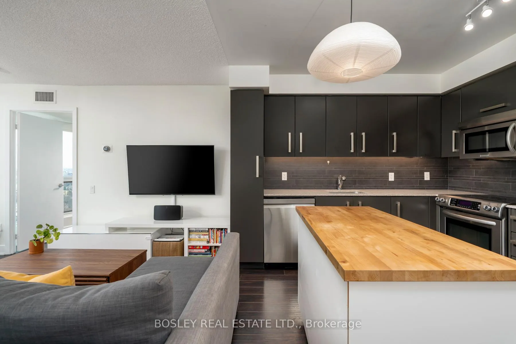 Photo 8 of Unit 1807, 1048 Broadview Avenue, Toronto, Broadview North — HOMEH