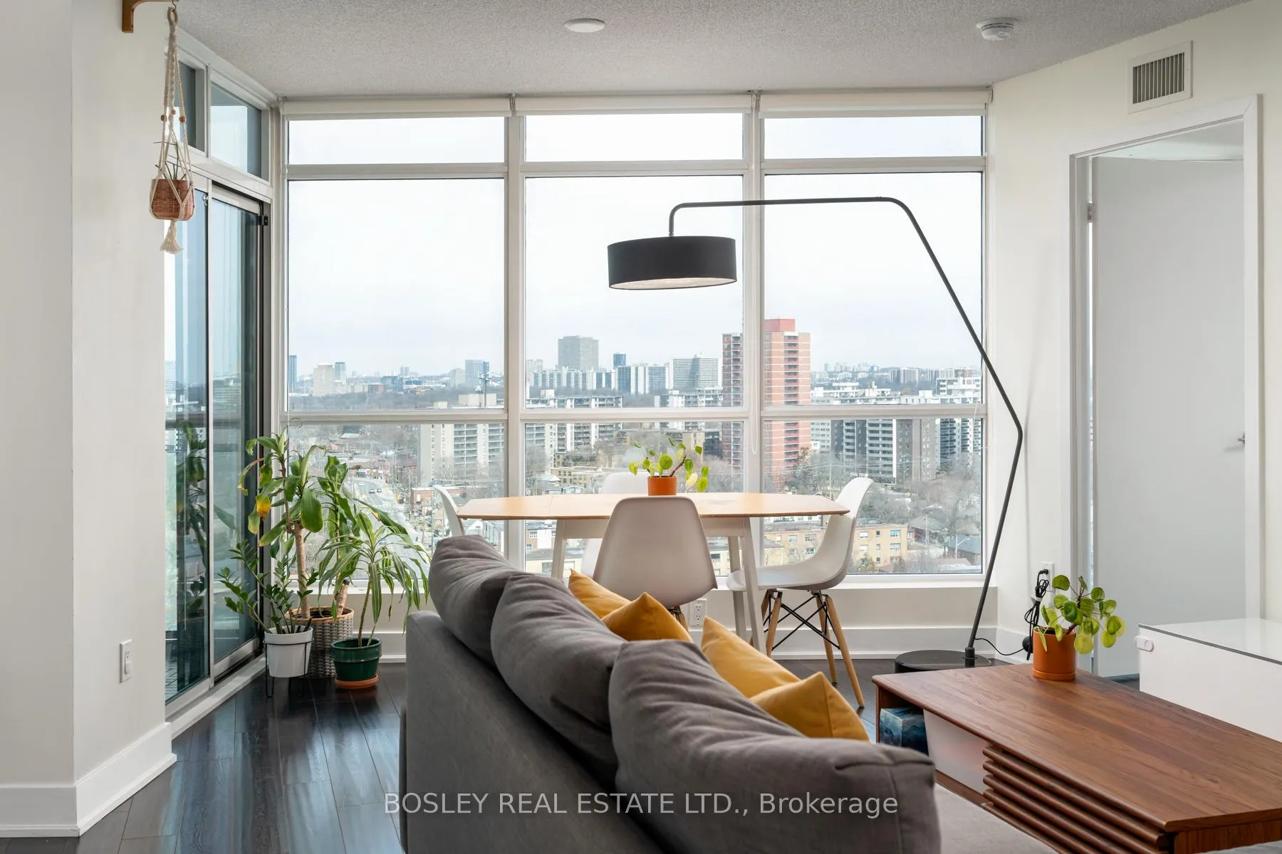 Photo 10 of Unit 1807, 1048 Broadview Avenue, Toronto, Broadview North — HOMEH