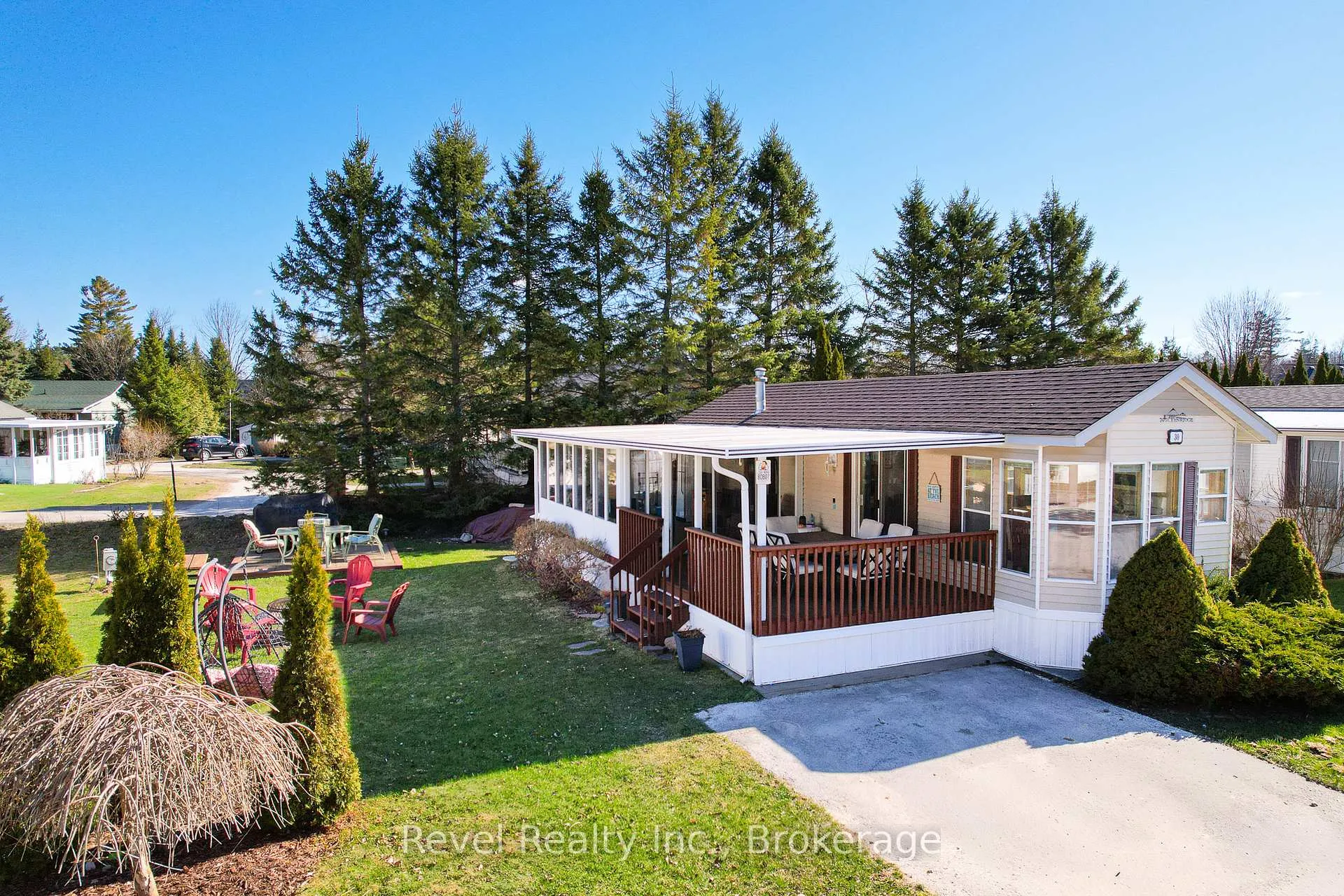 Photo 1 of 30 Huron Circle, Wasaga Beach — HOMEH