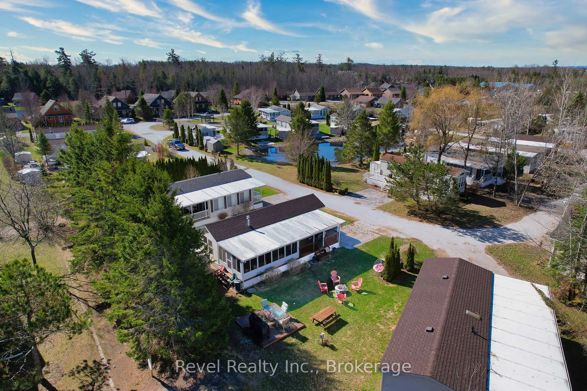 Photo 2 of 30 Huron Circle, Wasaga Beach — HOMEH