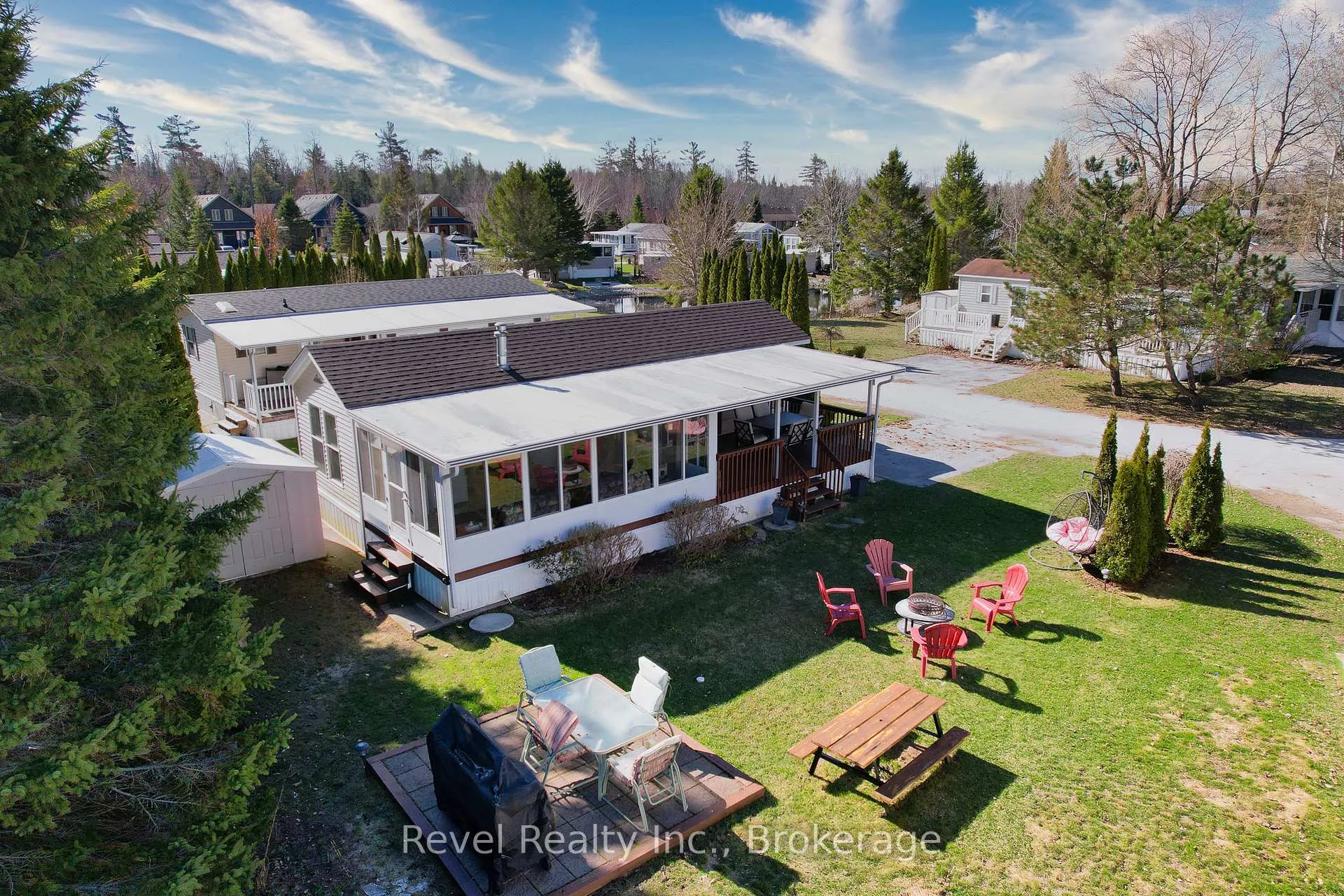 Photo 3 of 30 Huron Circle, Wasaga Beach — HOMEH
