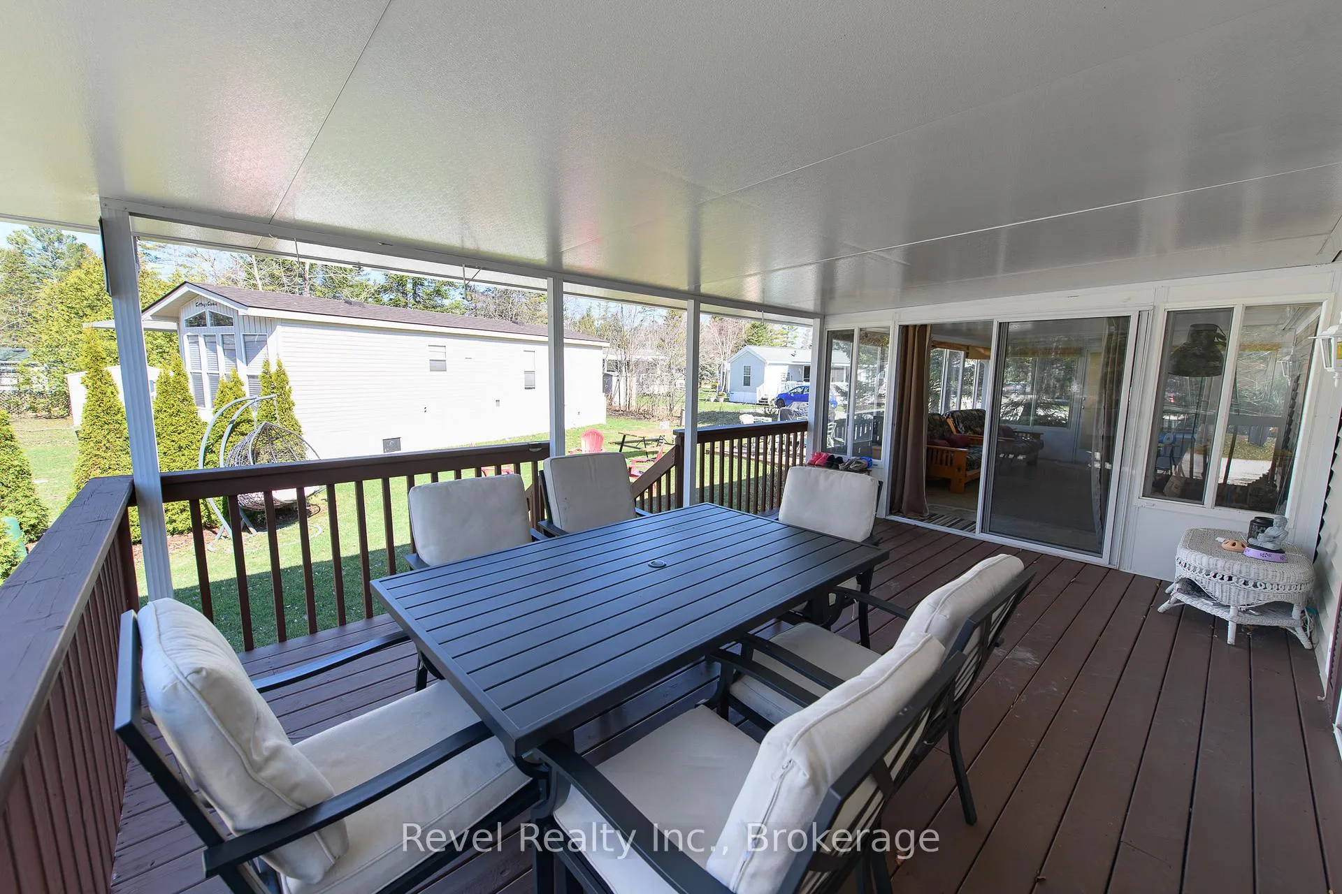 Photo 4 of 30 Huron Circle, Wasaga Beach — HOMEH