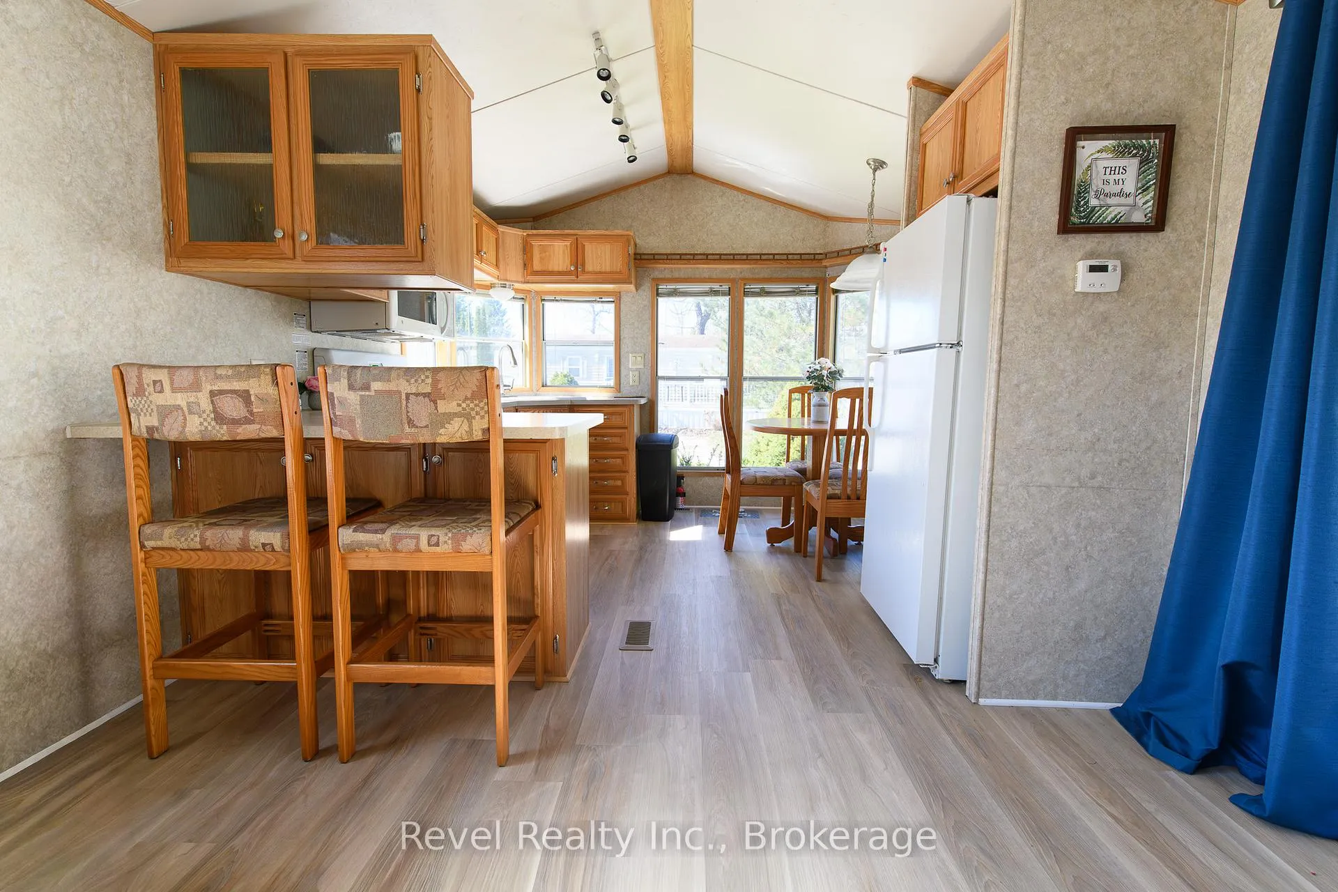 Photo 7 of 30 Huron Circle, Wasaga Beach — HOMEH
