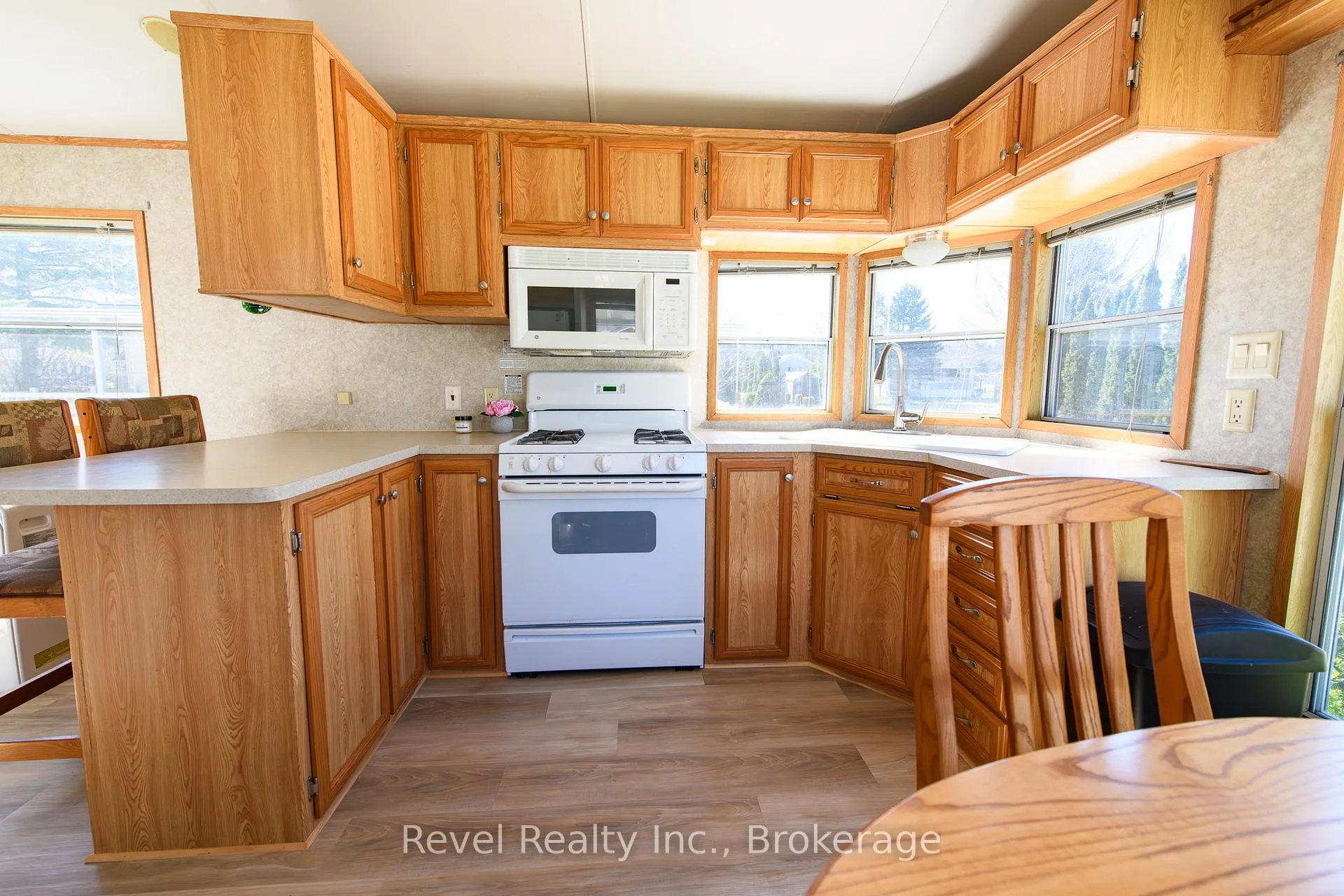 Photo 8 of 30 Huron Circle, Wasaga Beach — HOMEH
