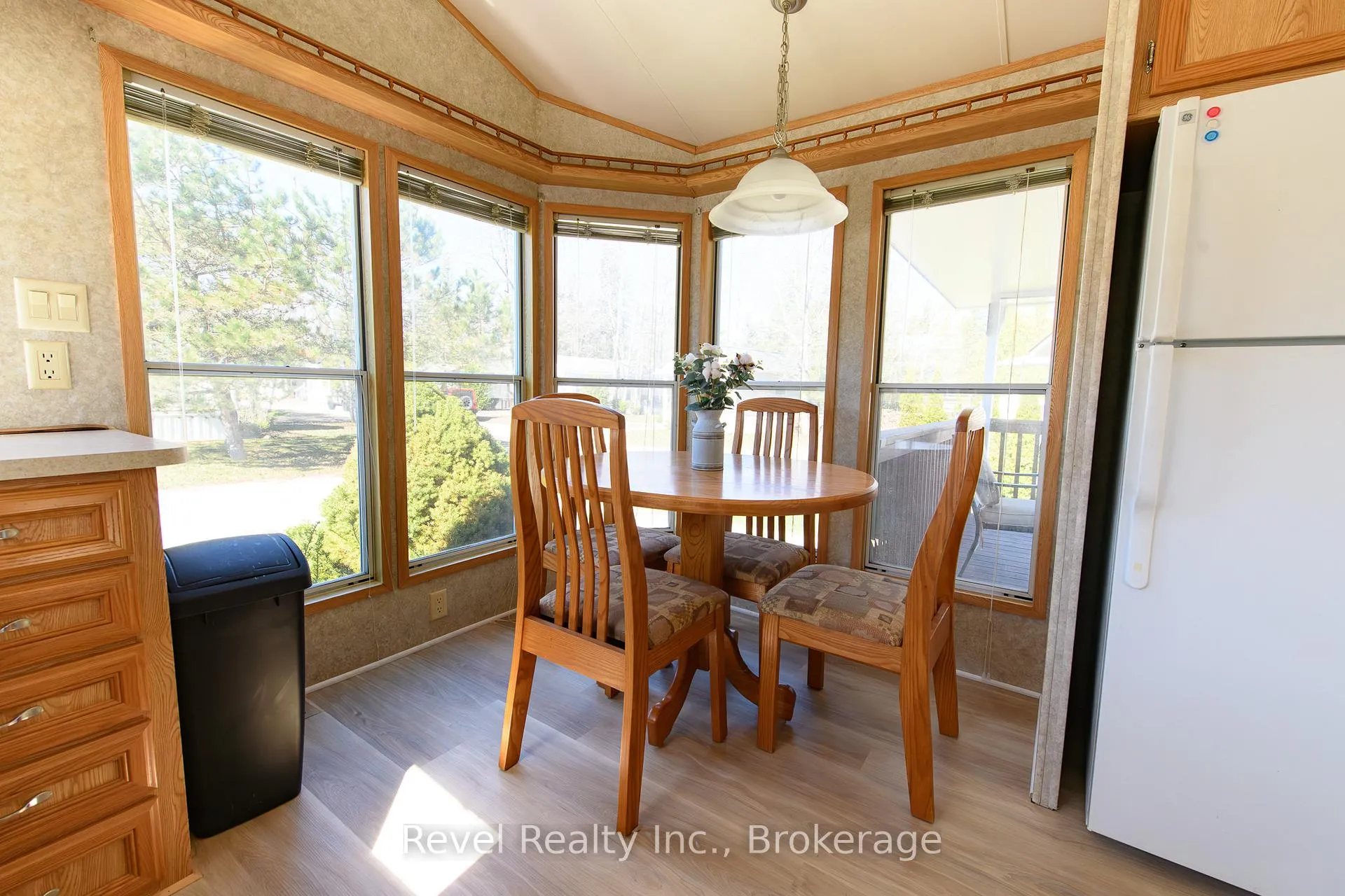 Photo 9 of 30 Huron Circle, Wasaga Beach — HOMEH