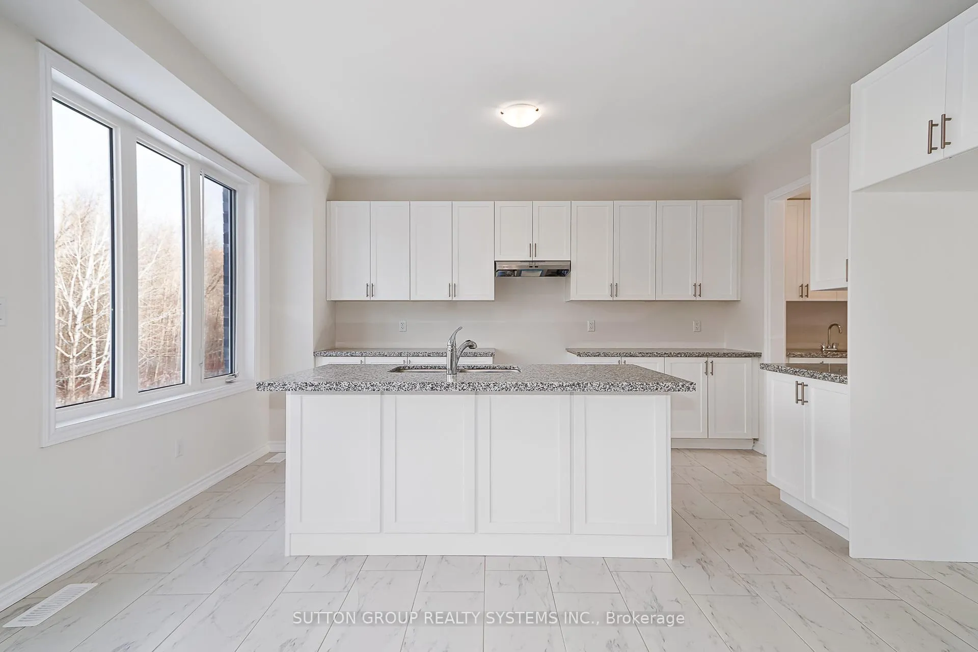 Photo 17 of 27 Del Ray Crescent, Wasaga Beach — HOMEH
