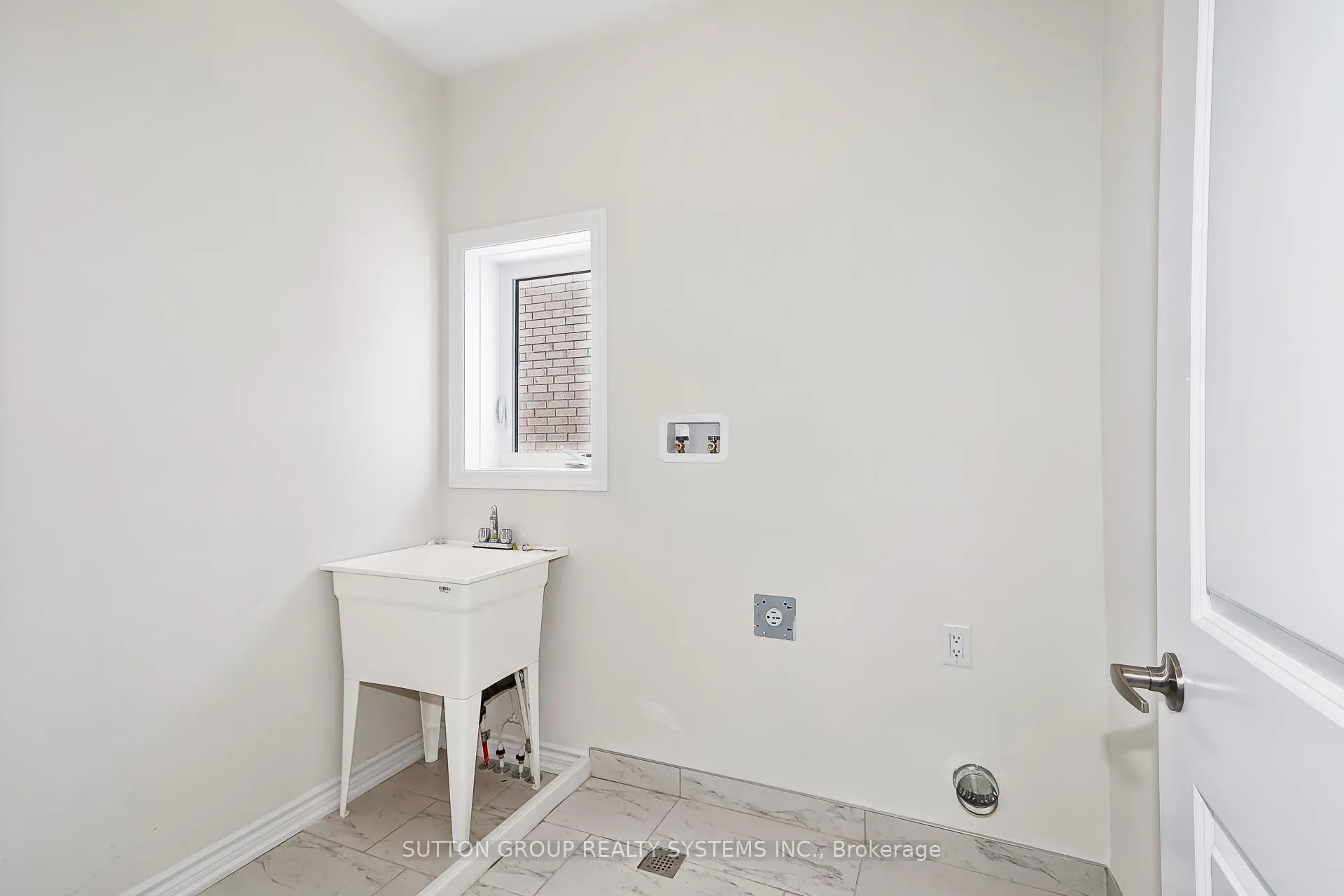 Photo 21 of 27 Del Ray Crescent, Wasaga Beach — HOMEH