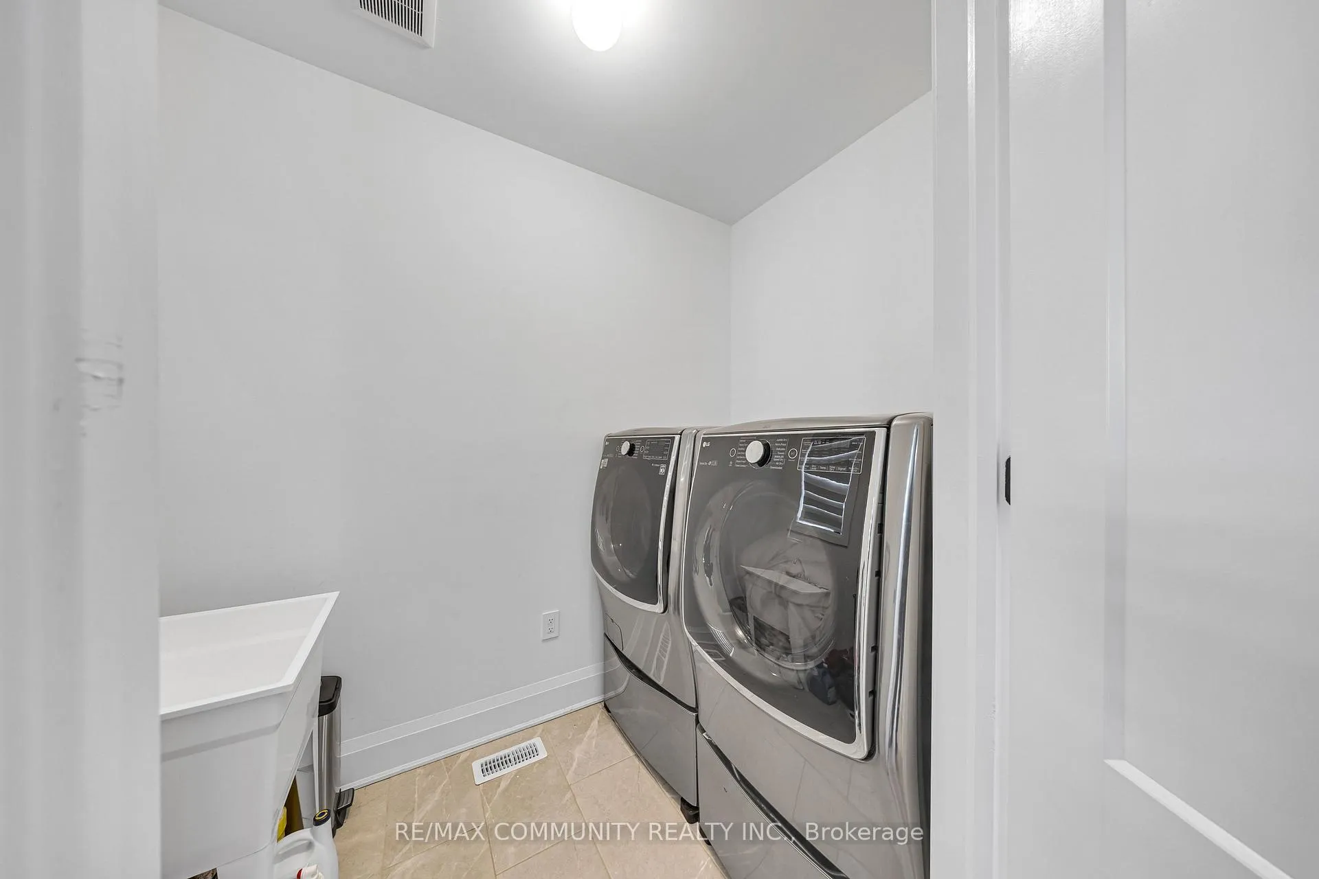 Photo 25 of 1567 Scarlett Trail E, Pickering, Rural Pickering — HOMEH