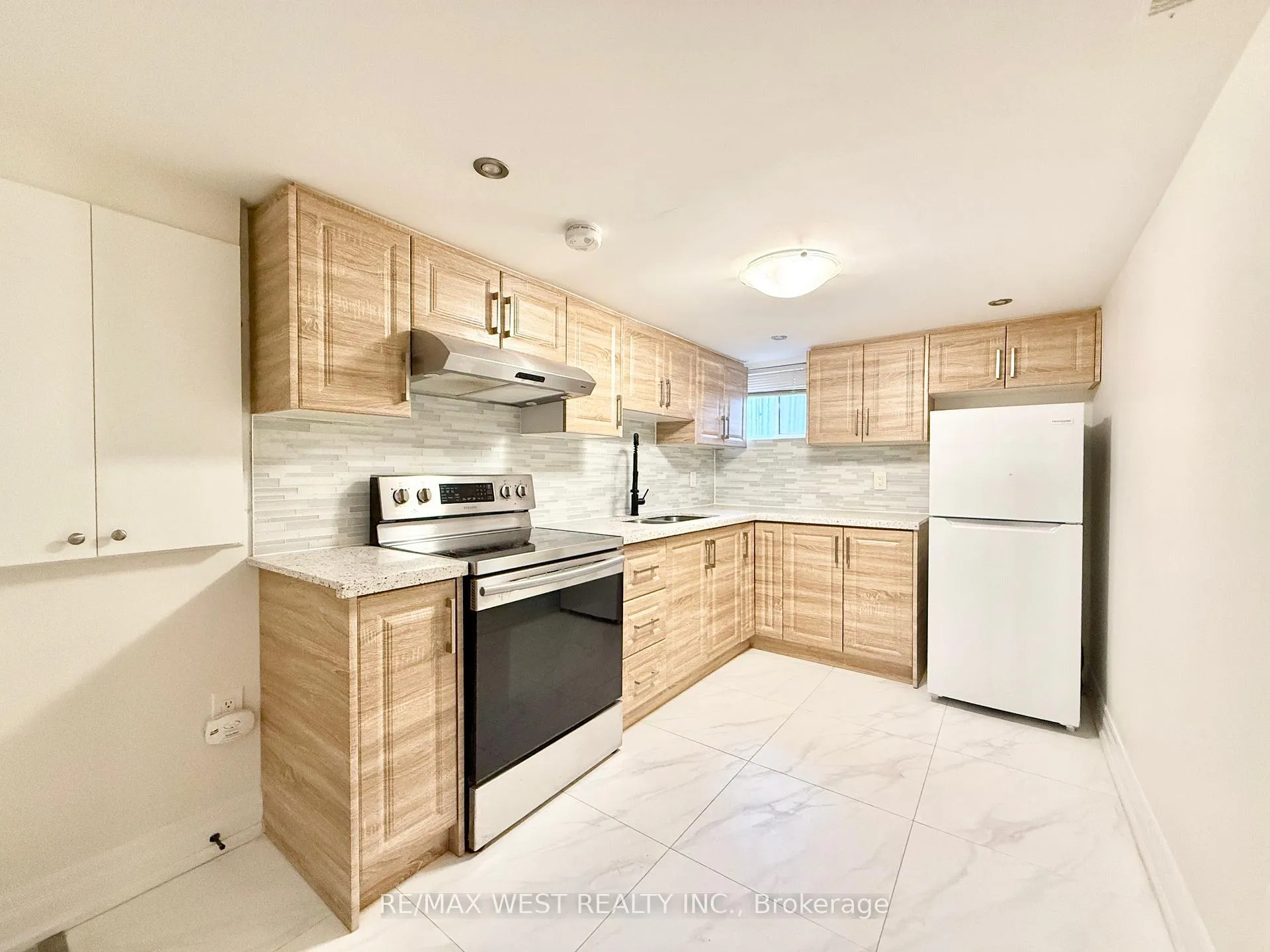 Photo 7 of Unit Lower, 48 Keystone Avenue, Toronto, East End-Danforth — HOMEH
