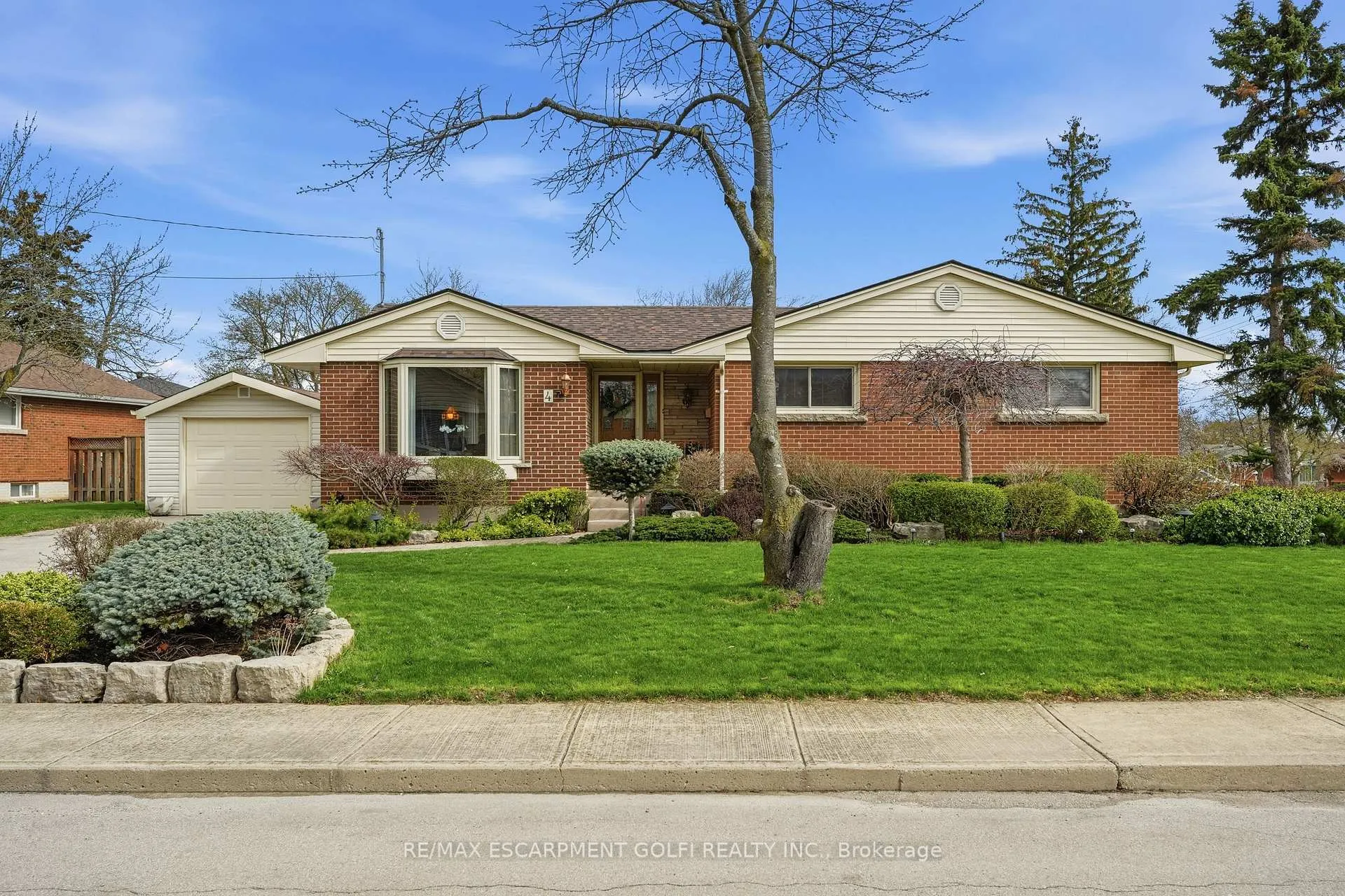 Photo 1 of 4 Tilbury Court, Hamilton, Huntington — HOMEH