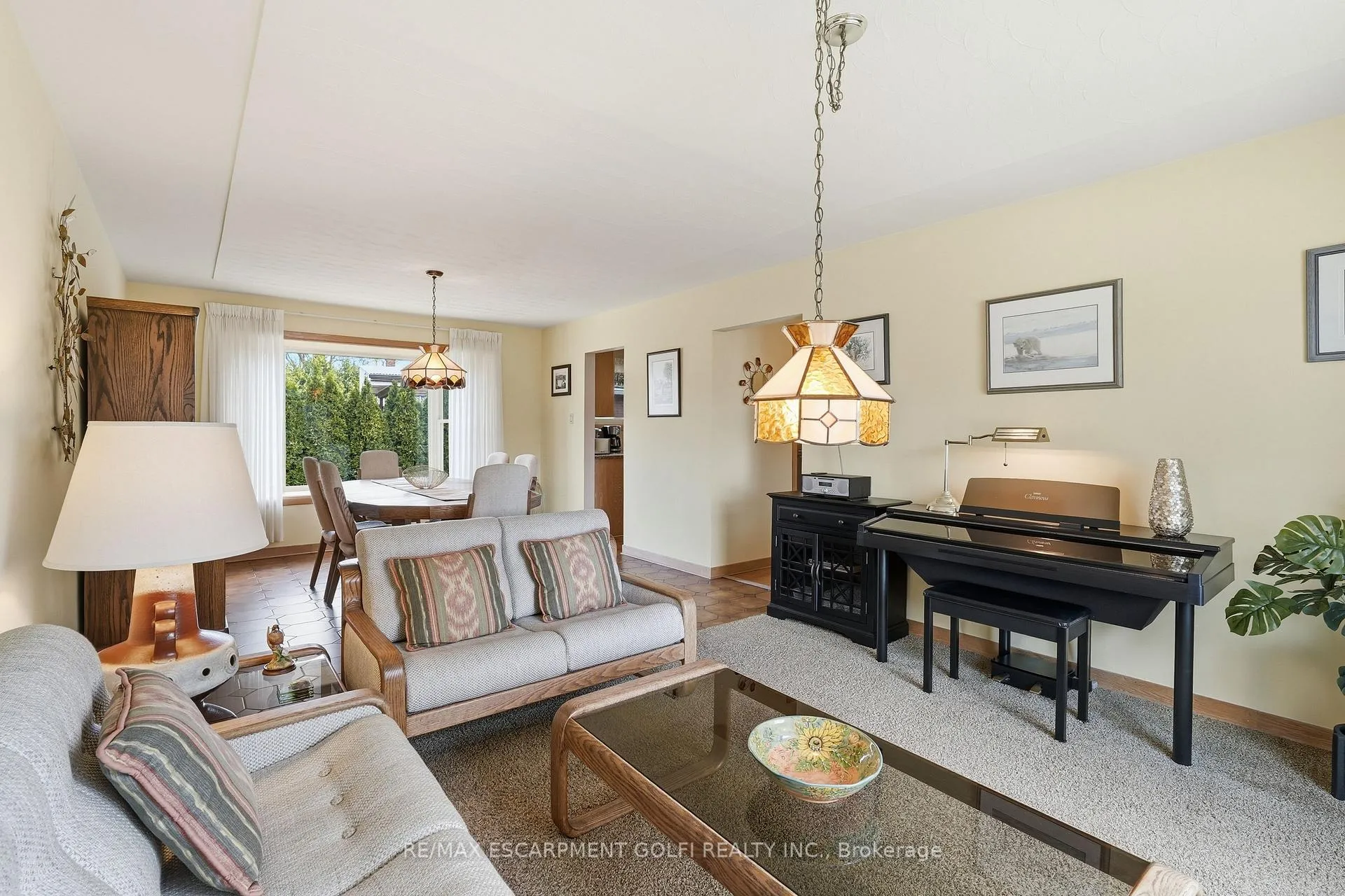 Photo 11 of 4 Tilbury Court, Hamilton, Huntington — HOMEH