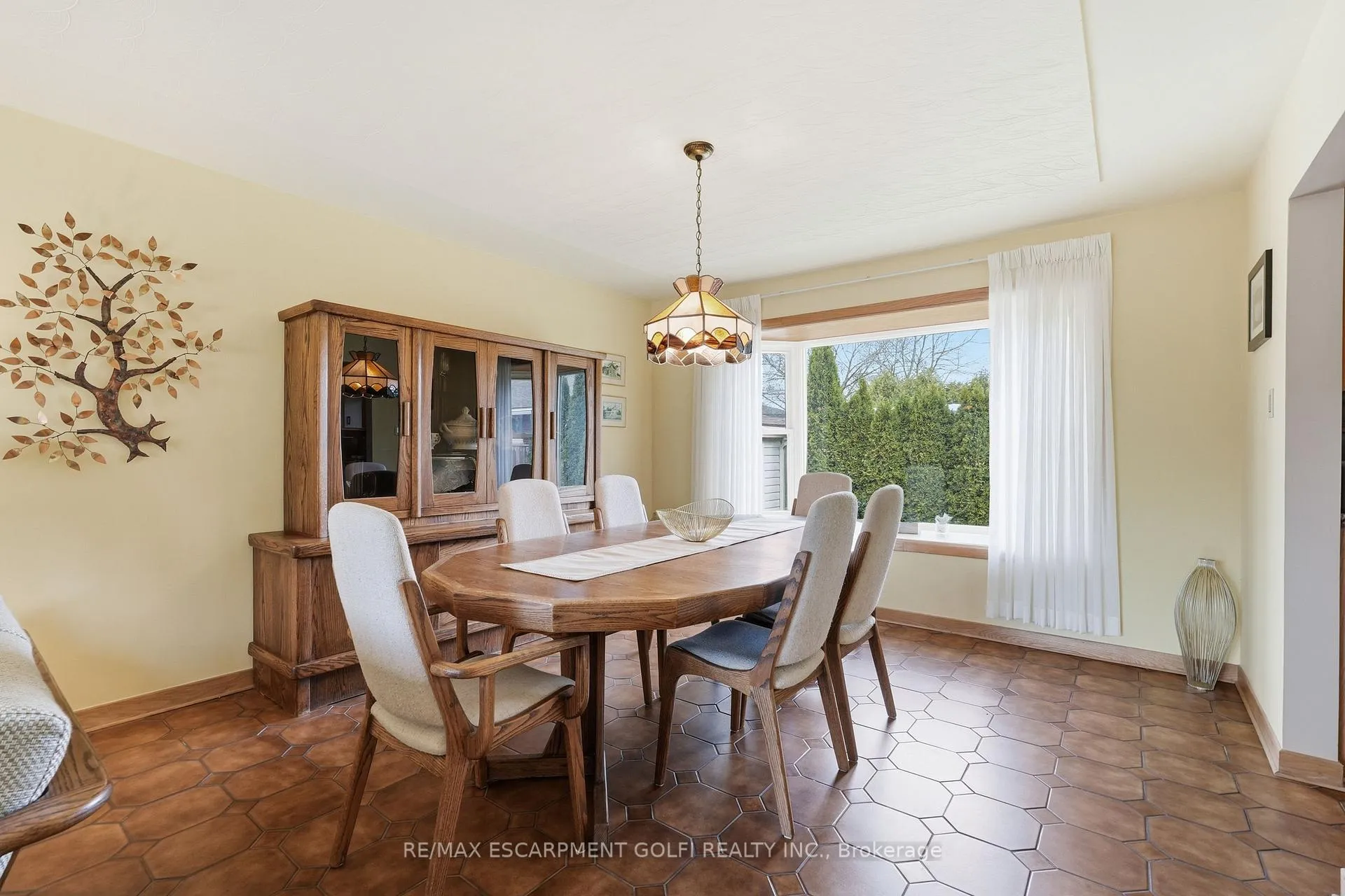 Photo 13 of 4 Tilbury Court, Hamilton, Huntington — HOMEH