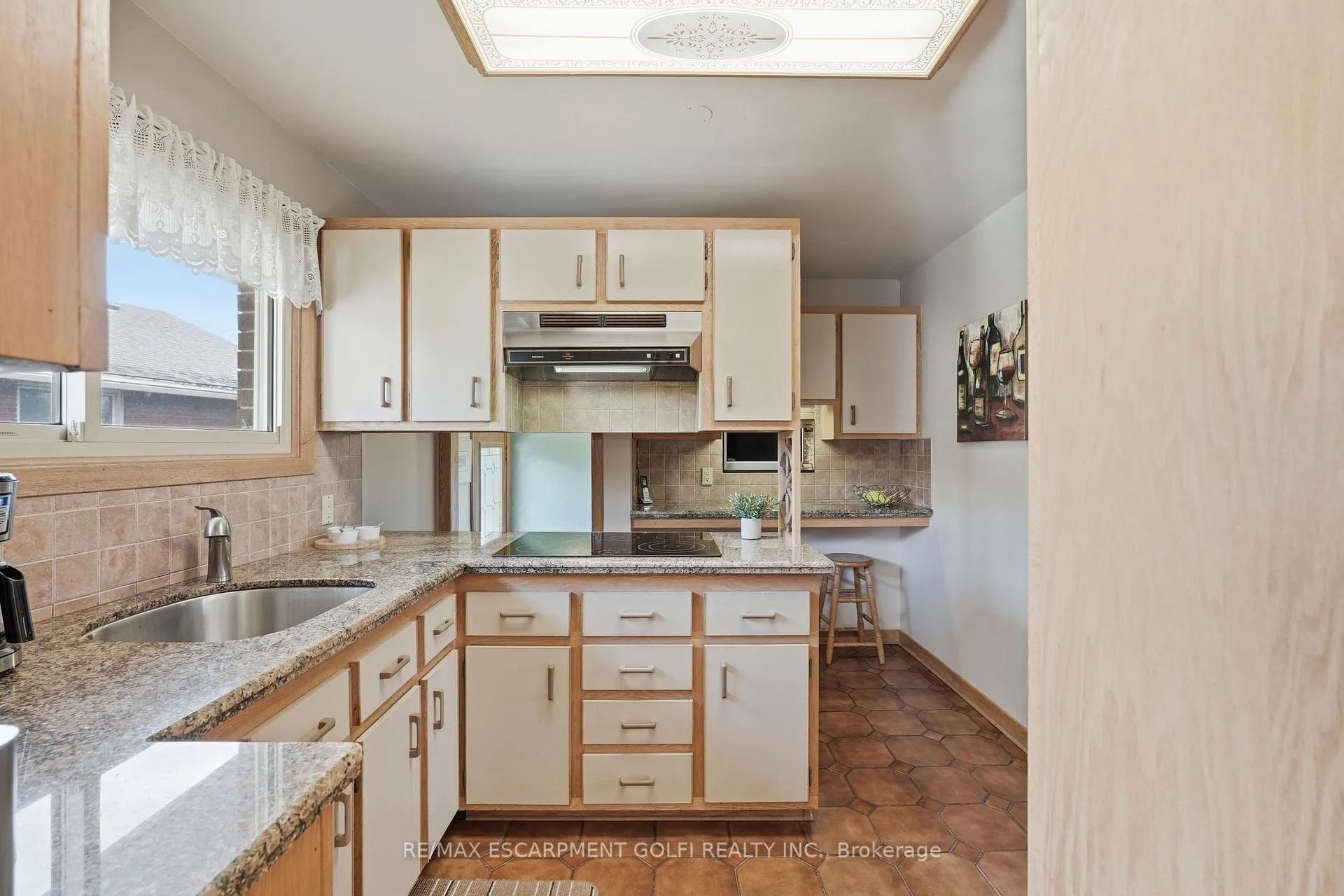 Photo 15 of 4 Tilbury Court, Hamilton, Huntington — HOMEH