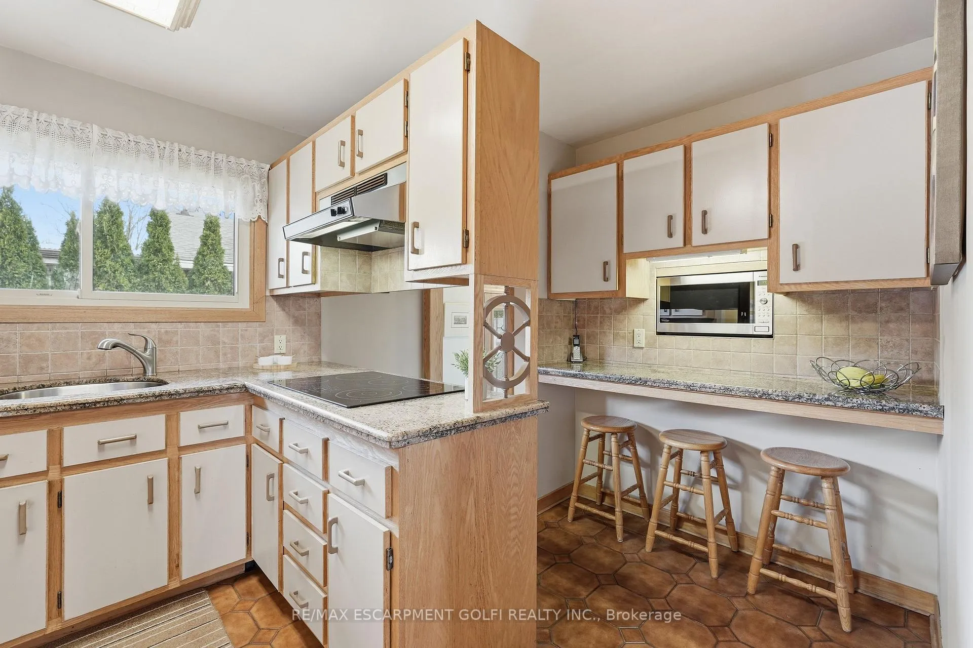 Photo 17 of 4 Tilbury Court, Hamilton, Huntington — HOMEH