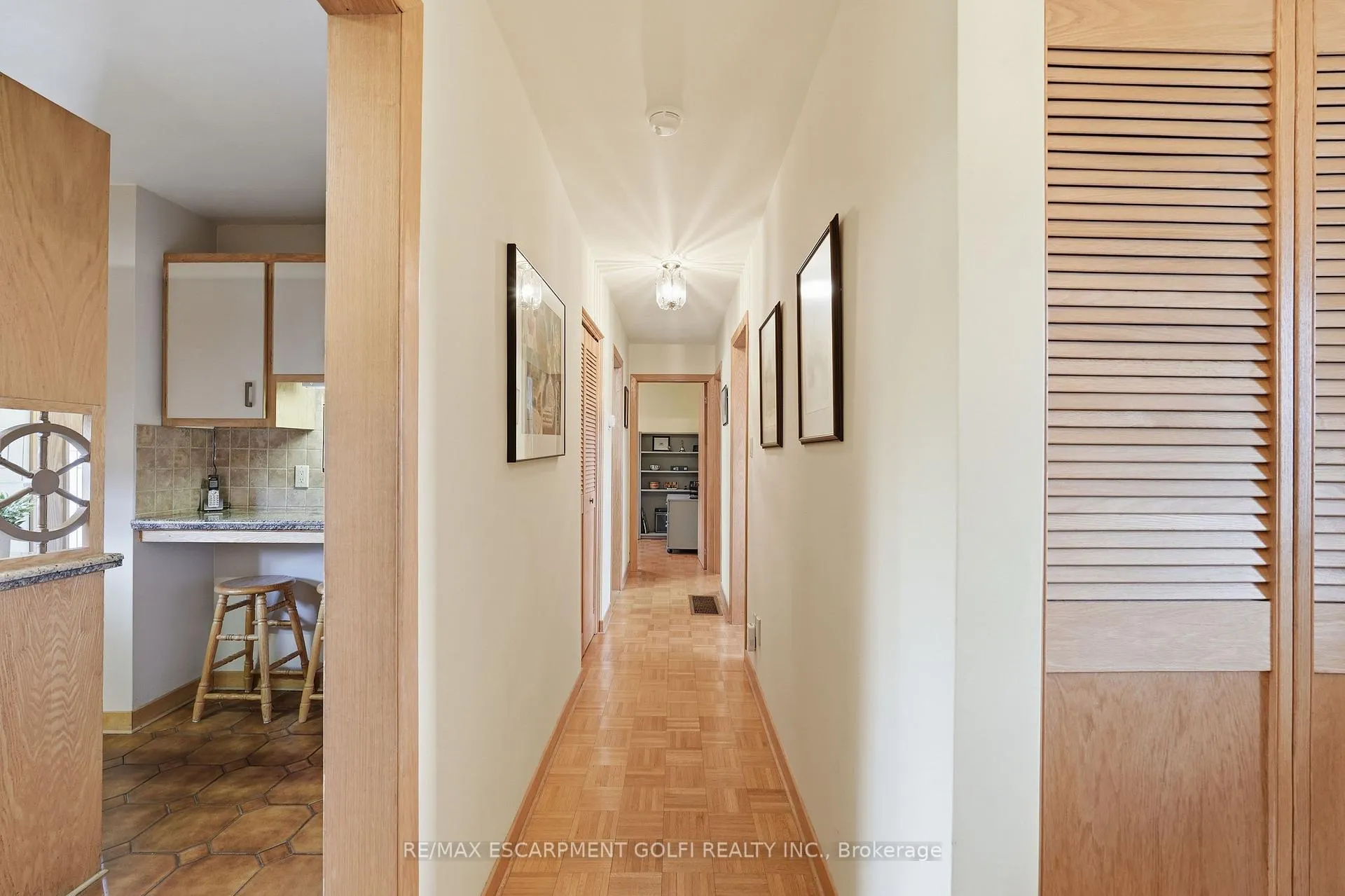 Photo 19 of 4 Tilbury Court, Hamilton, Huntington — HOMEH