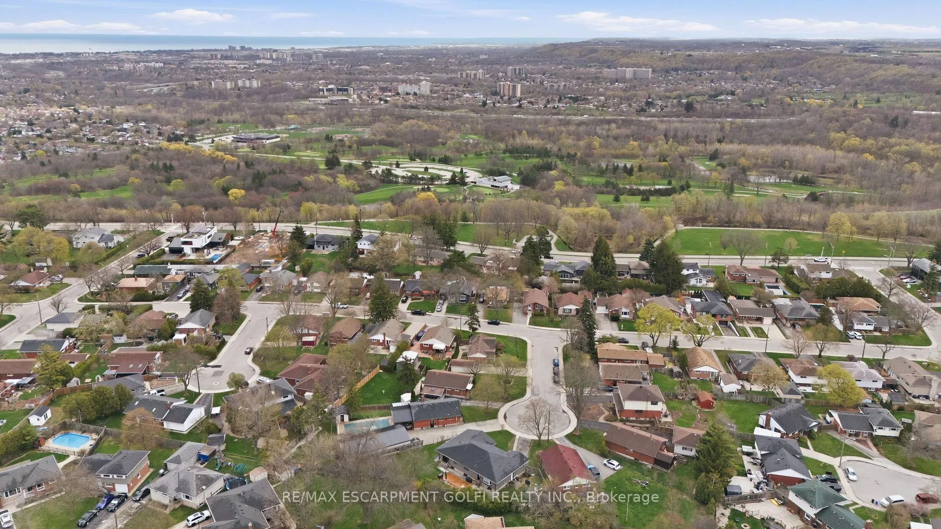 Photo 46 of 4 Tilbury Court, Hamilton, Huntington — HOMEH