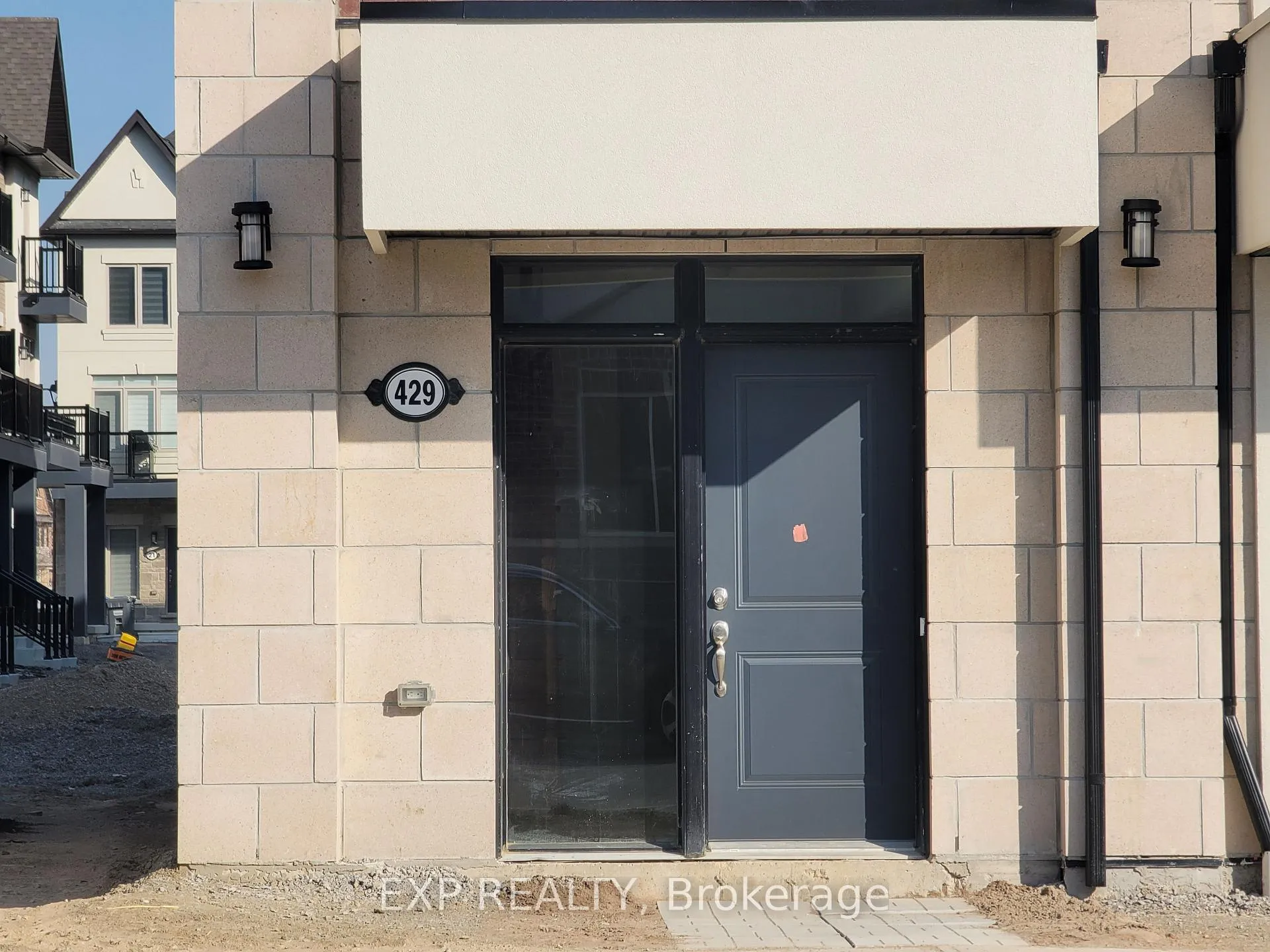 Photo 1 of Unit 3, 429 Dougall Avenue W, Caledon, Rural Caledon — HOMEH