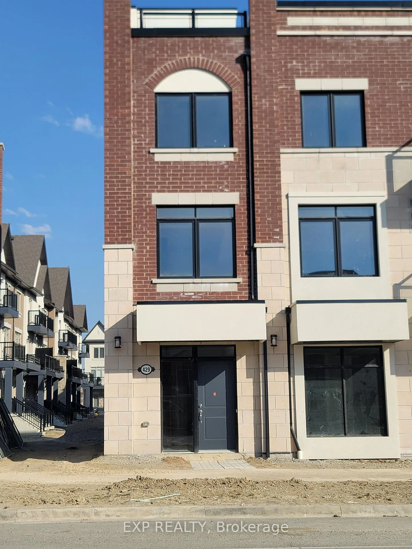 Photo 2 of Unit 3, 429 Dougall Avenue W, Caledon, Rural Caledon — HOMEH