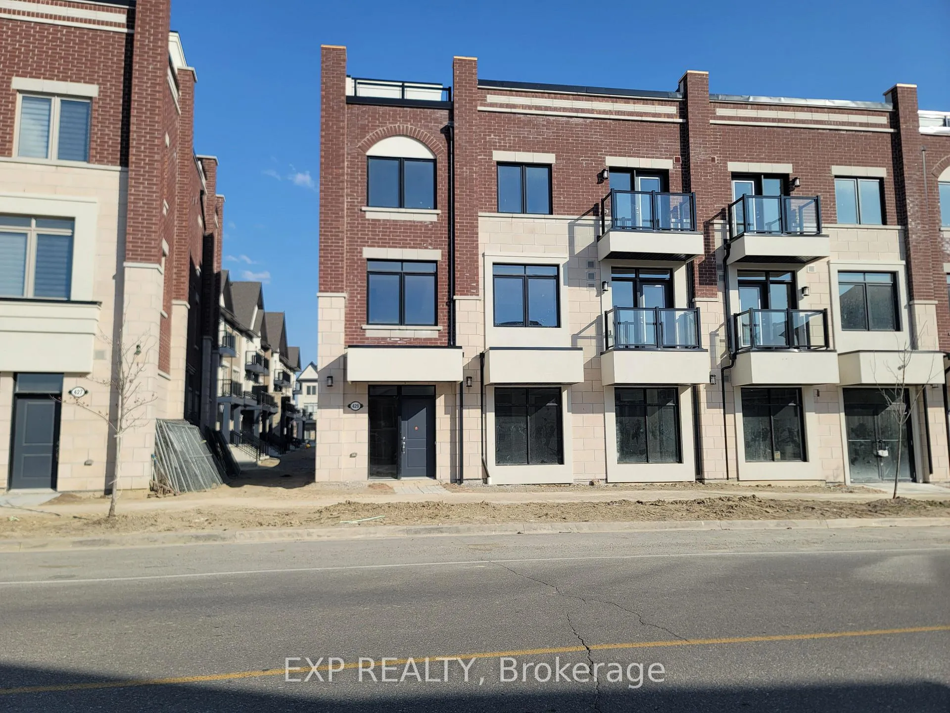 Photo 3 of Unit 3, 429 Dougall Avenue W, Caledon, Rural Caledon — HOMEH