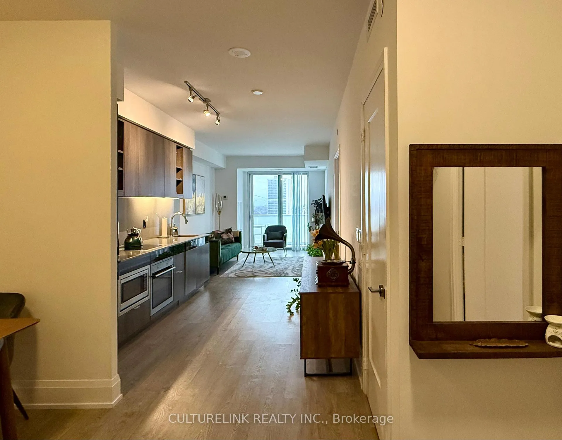 Photo 2 of Unit 1914, 101 Erskine Avenue, Toronto, Mount Pleasant West — HOMEH