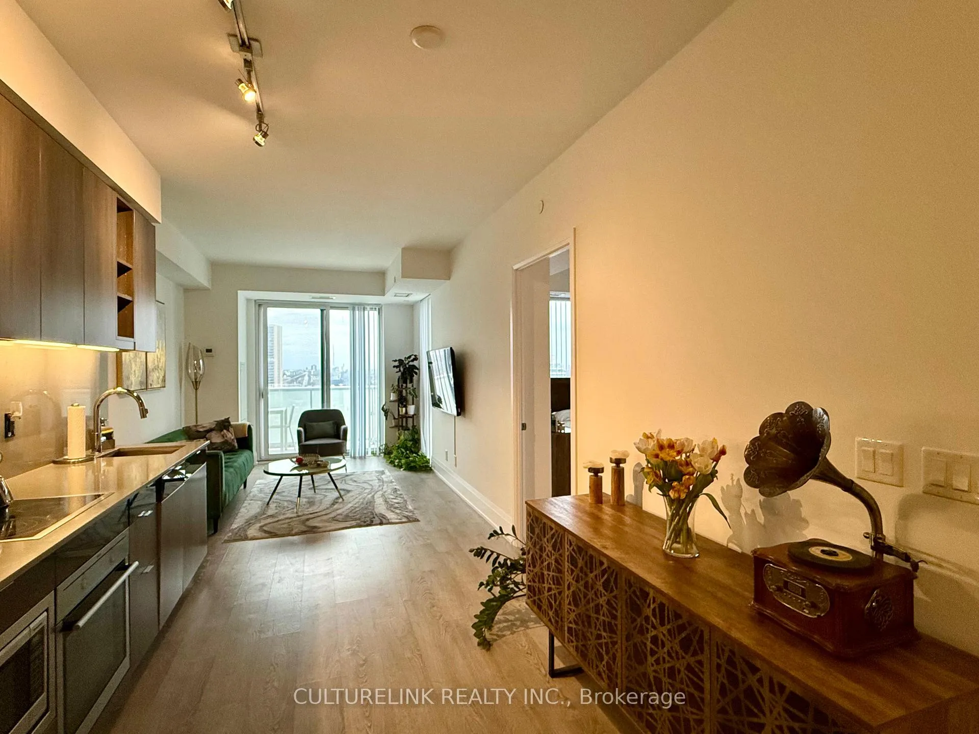 Photo 3 of Unit 1914, 101 Erskine Avenue, Toronto, Mount Pleasant West — HOMEH